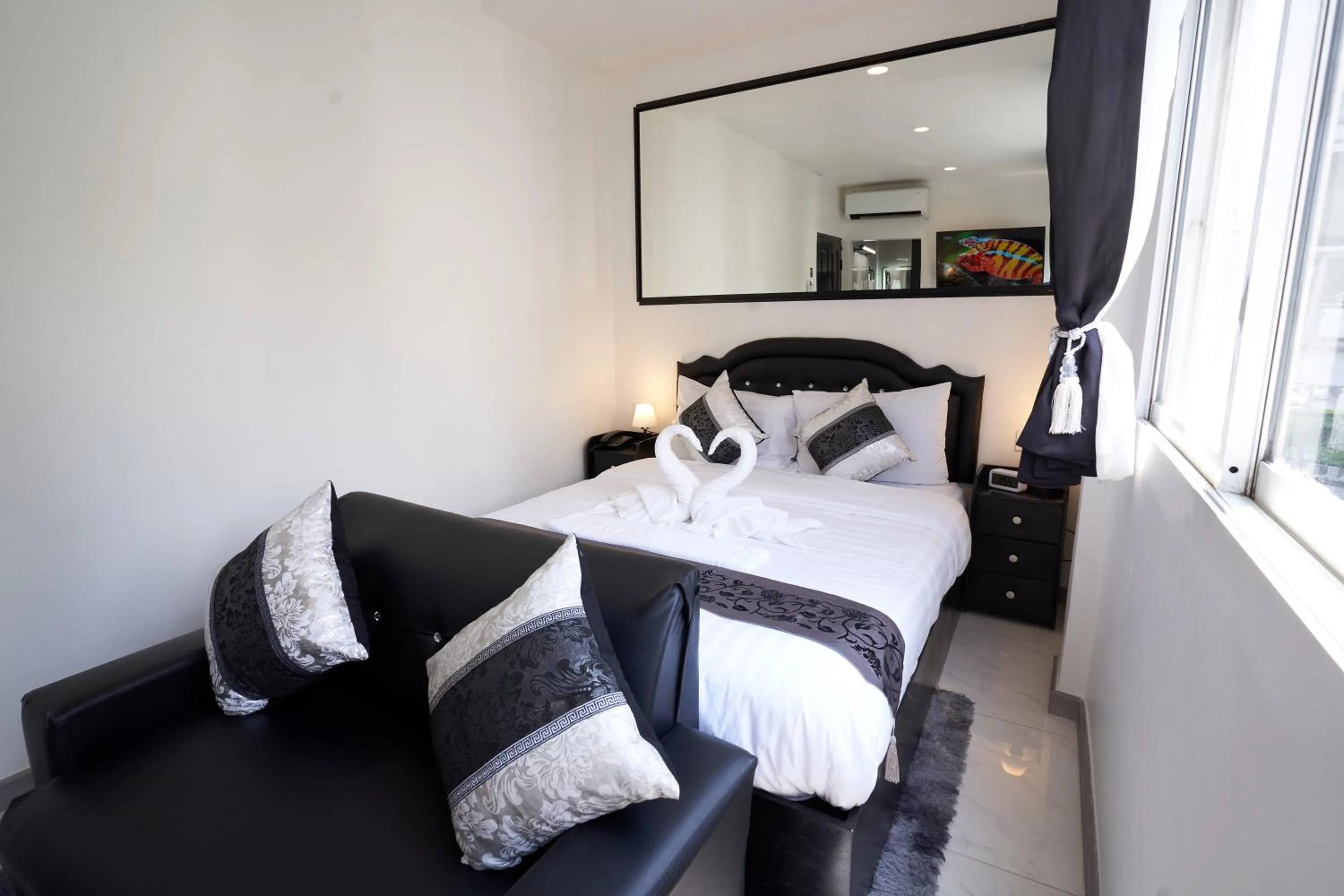 Bed in Thonglor Suites Hotel