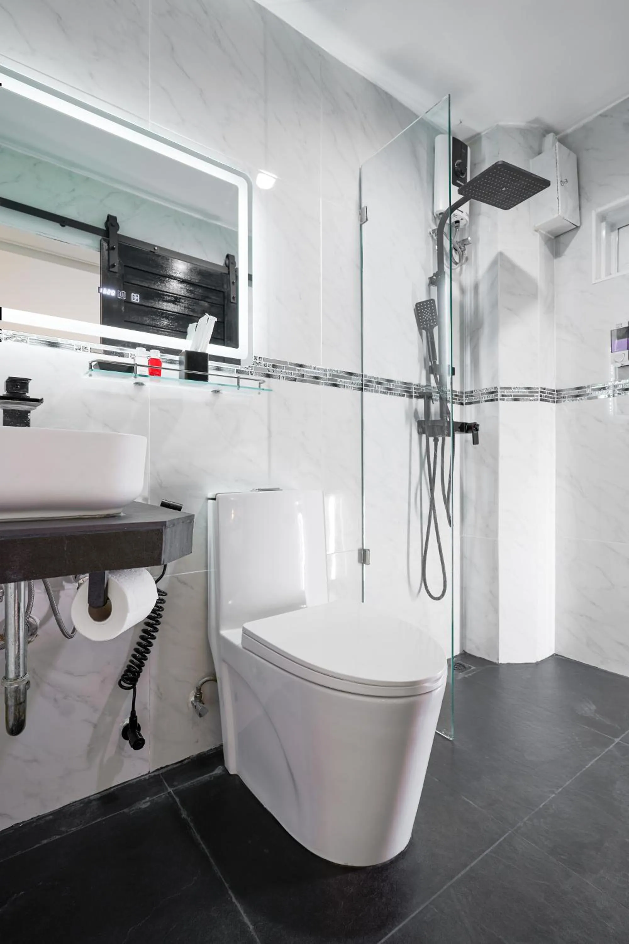 Shower in Thonglor Suites Hotel