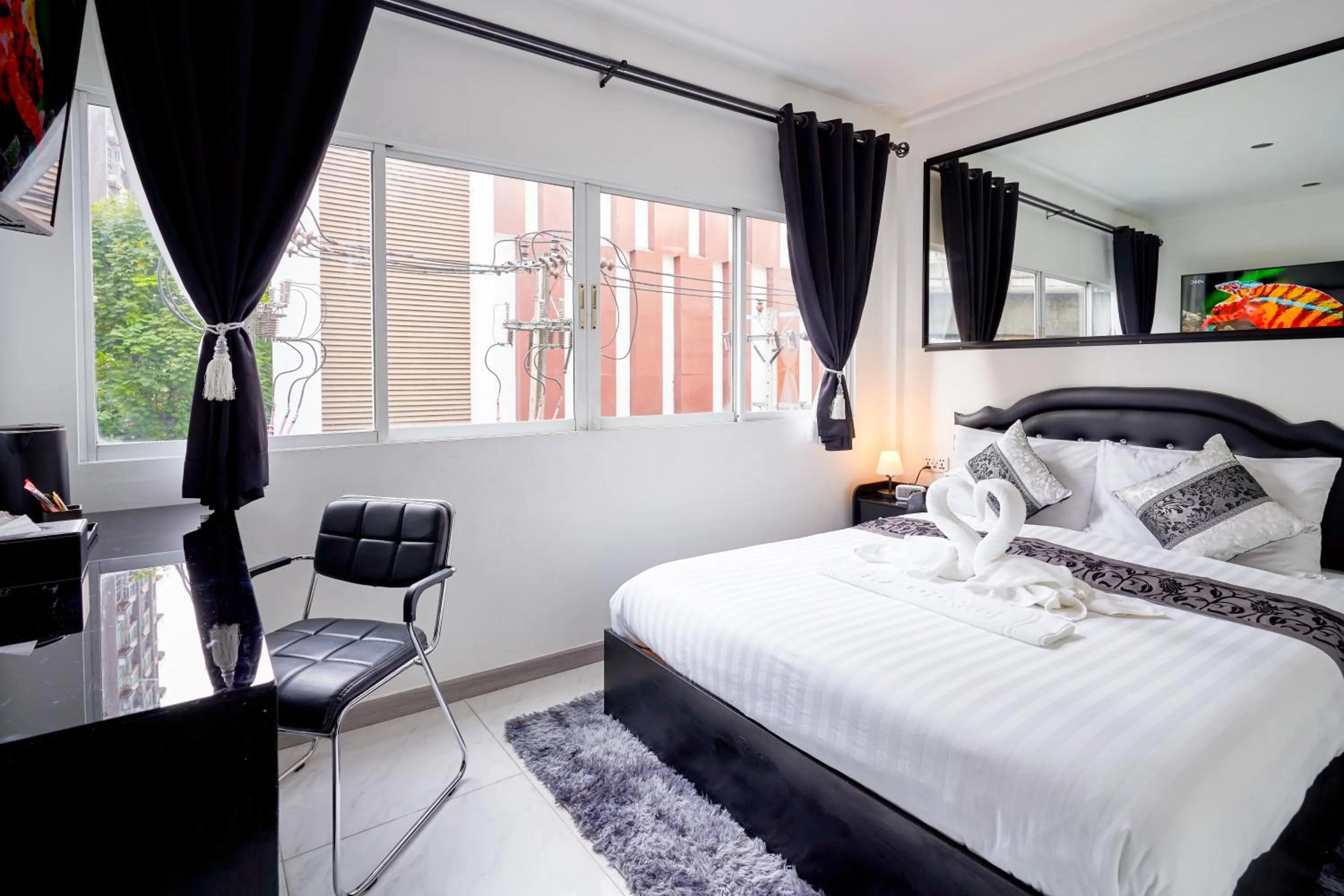 Bed in Thonglor Suites Hotel