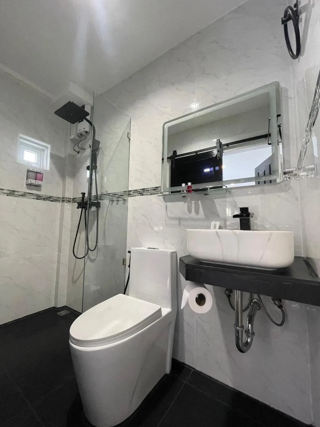 Shower in Thonglor Suites Hotel