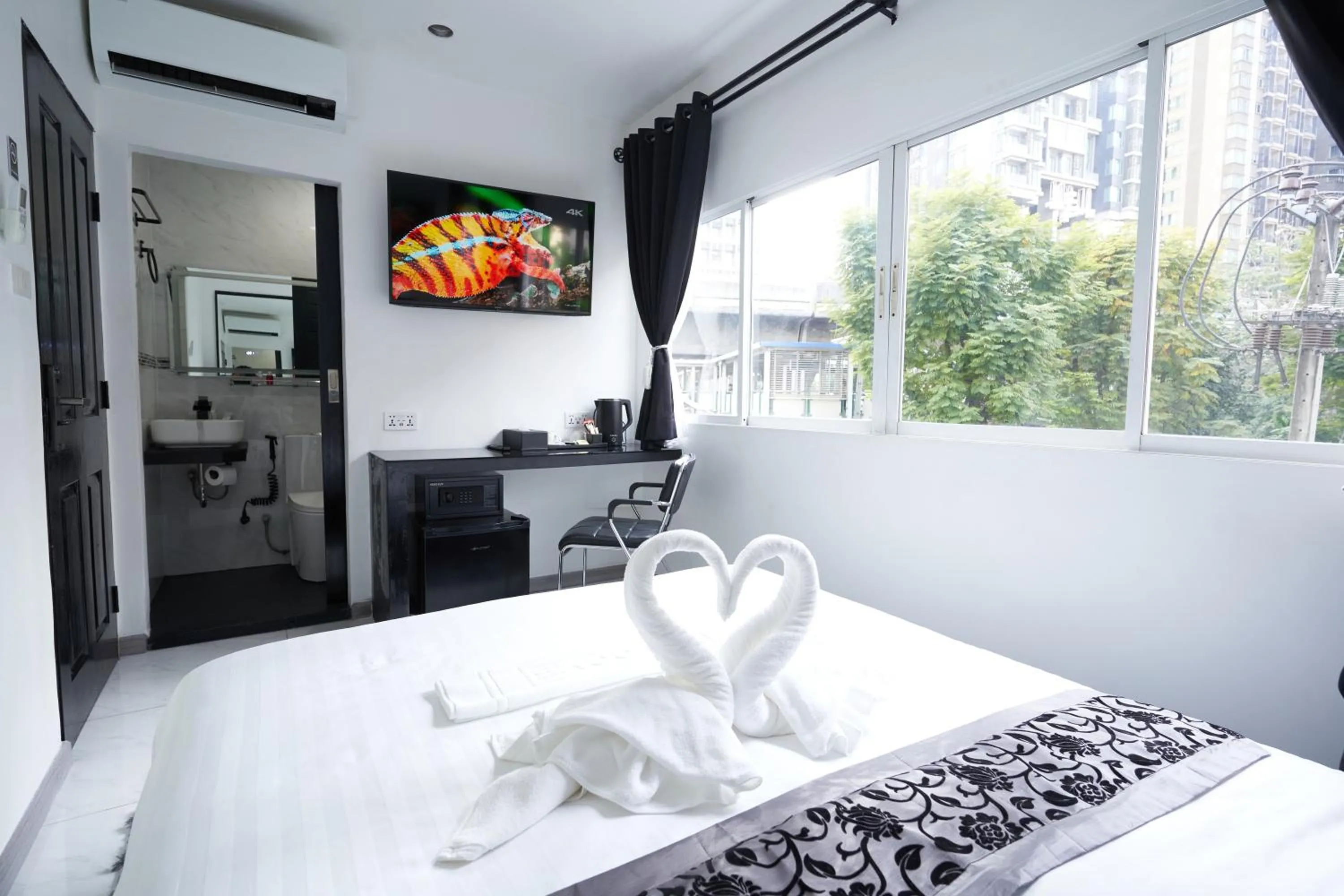 Bed in Thonglor Suites Hotel