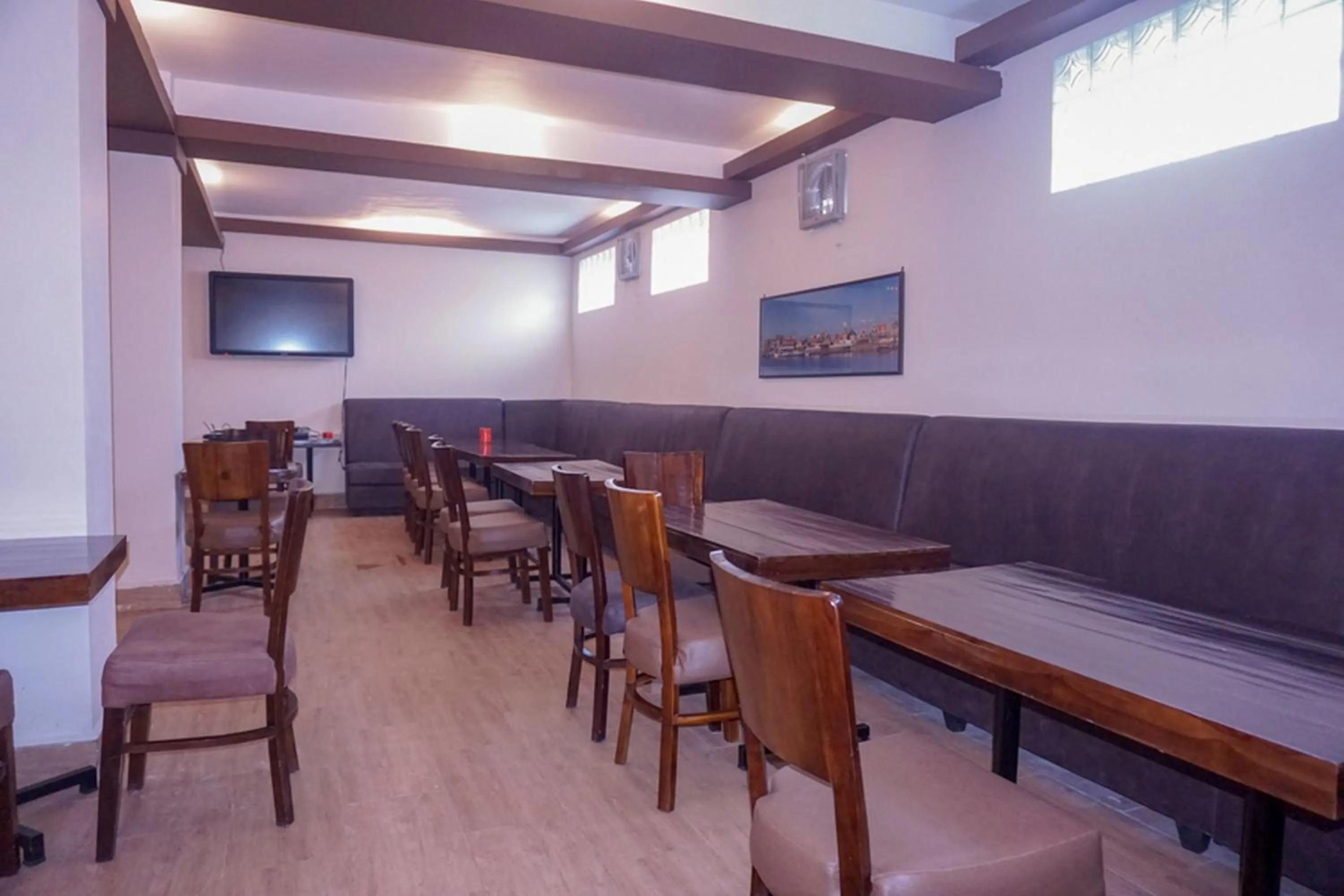 Dining area in RedDoorz near Londa Toraja