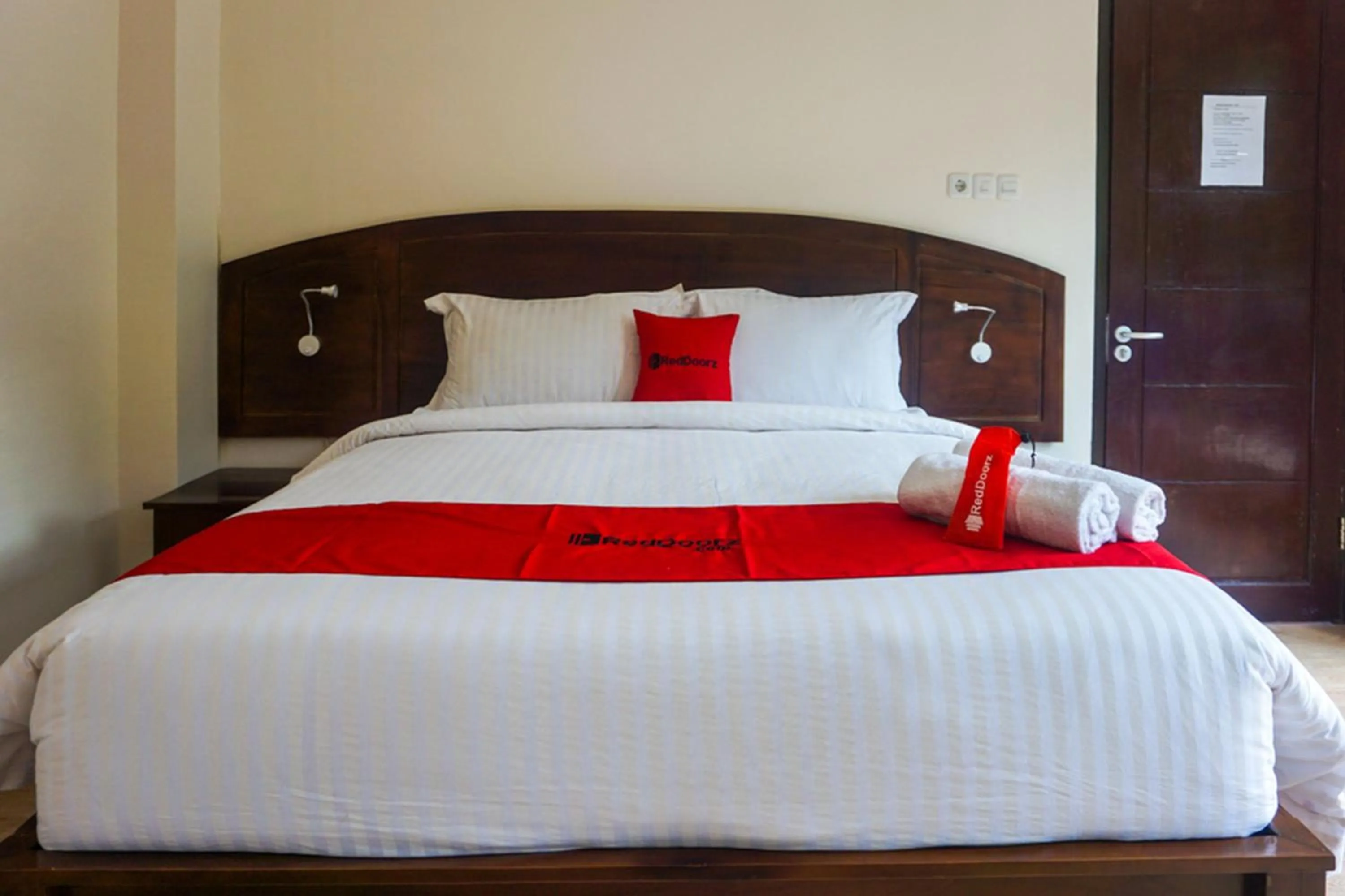 Bedroom in RedDoorz near Londa Toraja