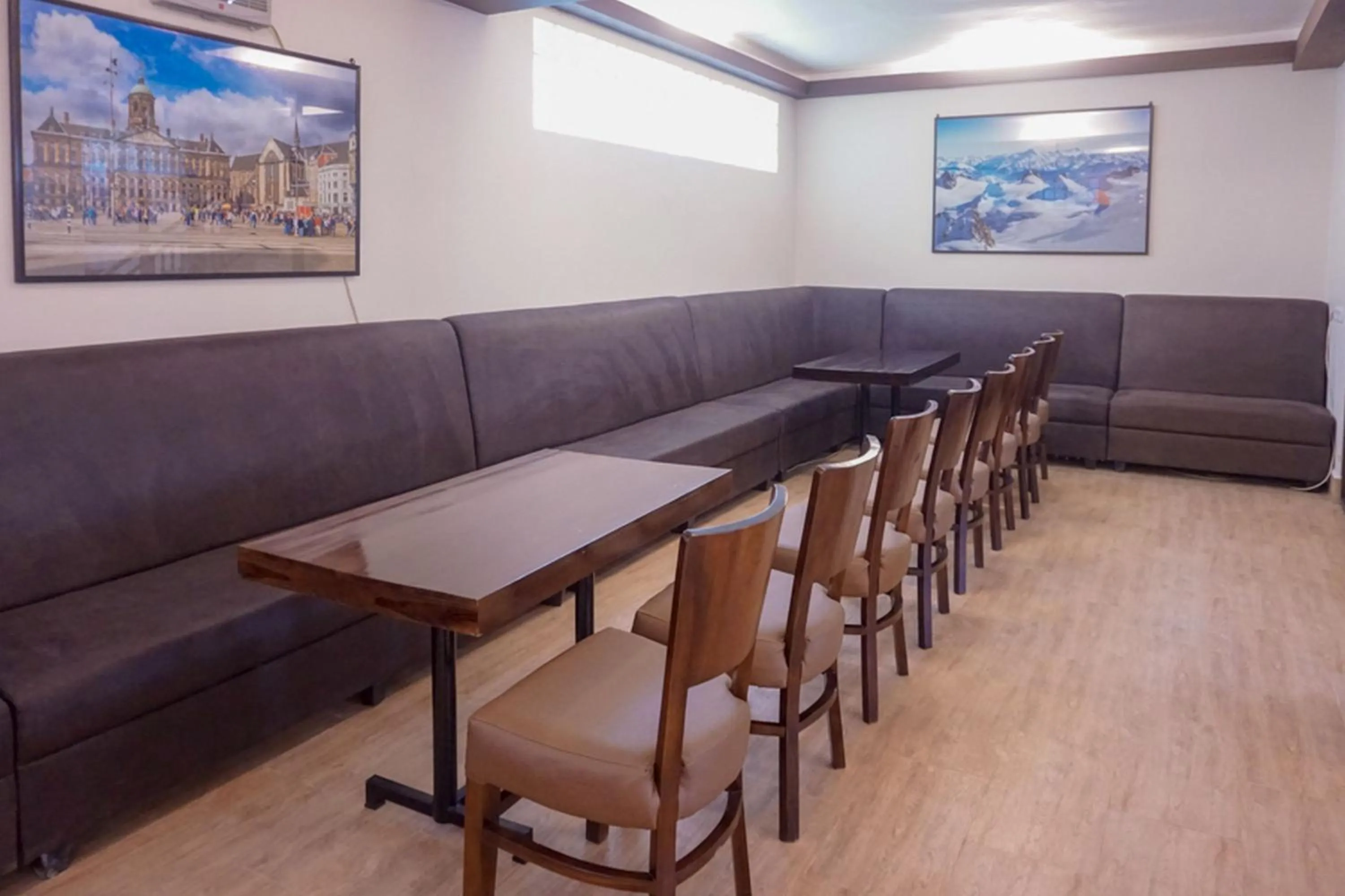 Dining area in RedDoorz near Londa Toraja