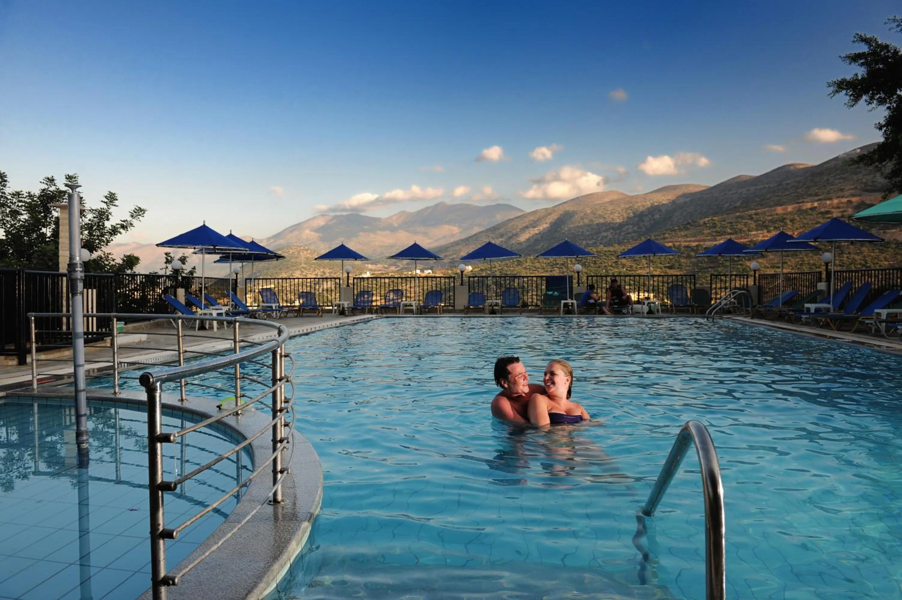 Swimming pool in Mariamare apts