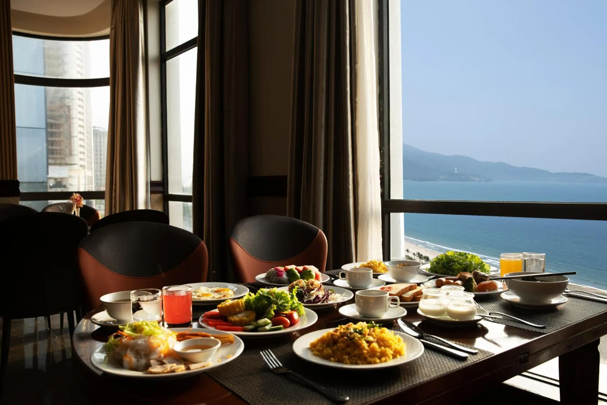 Restaurant/places to eat in 7 Seven Sea Hotel