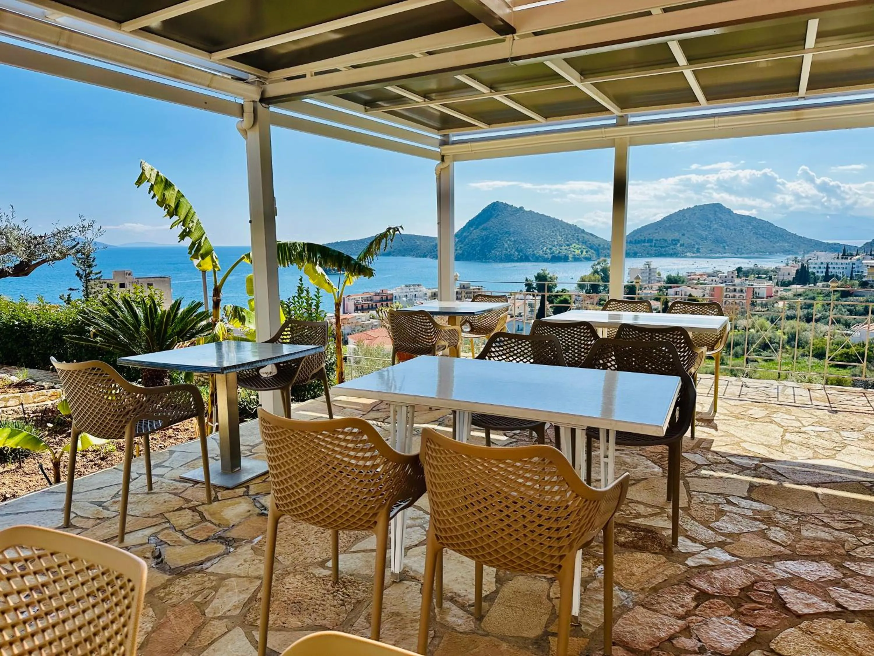 Restaurant/places to eat in Hotel Apartments Panorama