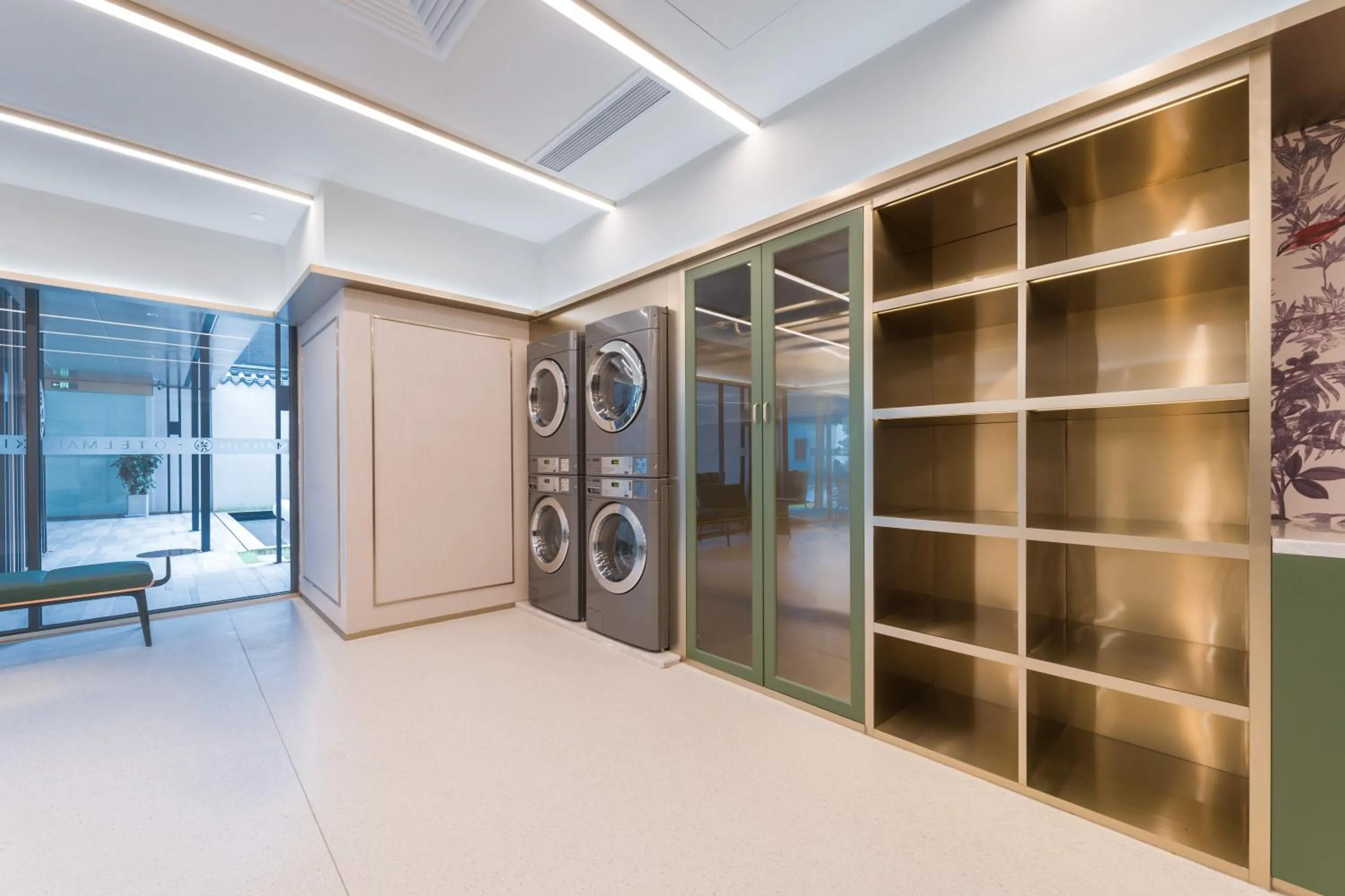 wardrobe in Manxin Hotel Guangzhou Baiyun Airport Branch