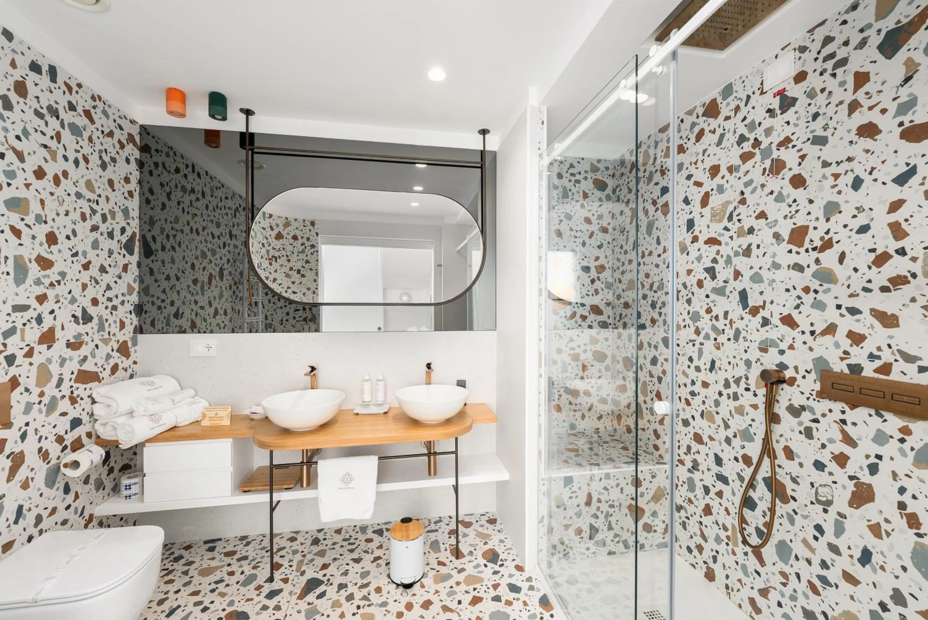 Shower in Albergo Dipinto BaccoFurore