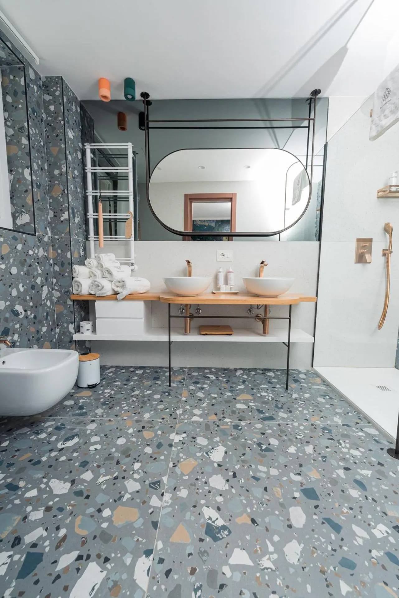 Shower in Albergo Dipinto BaccoFurore