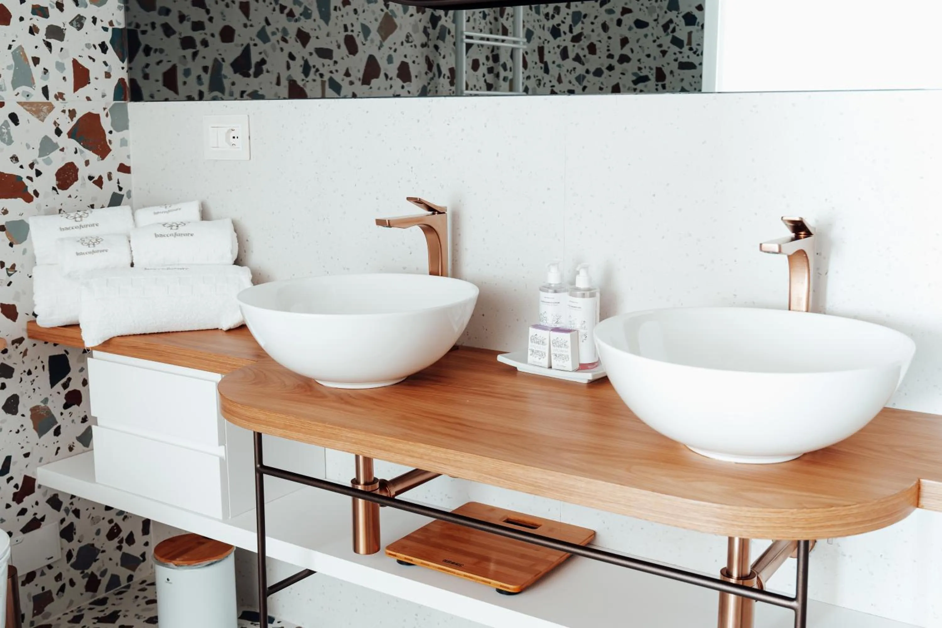 Shower in Albergo Dipinto BaccoFurore