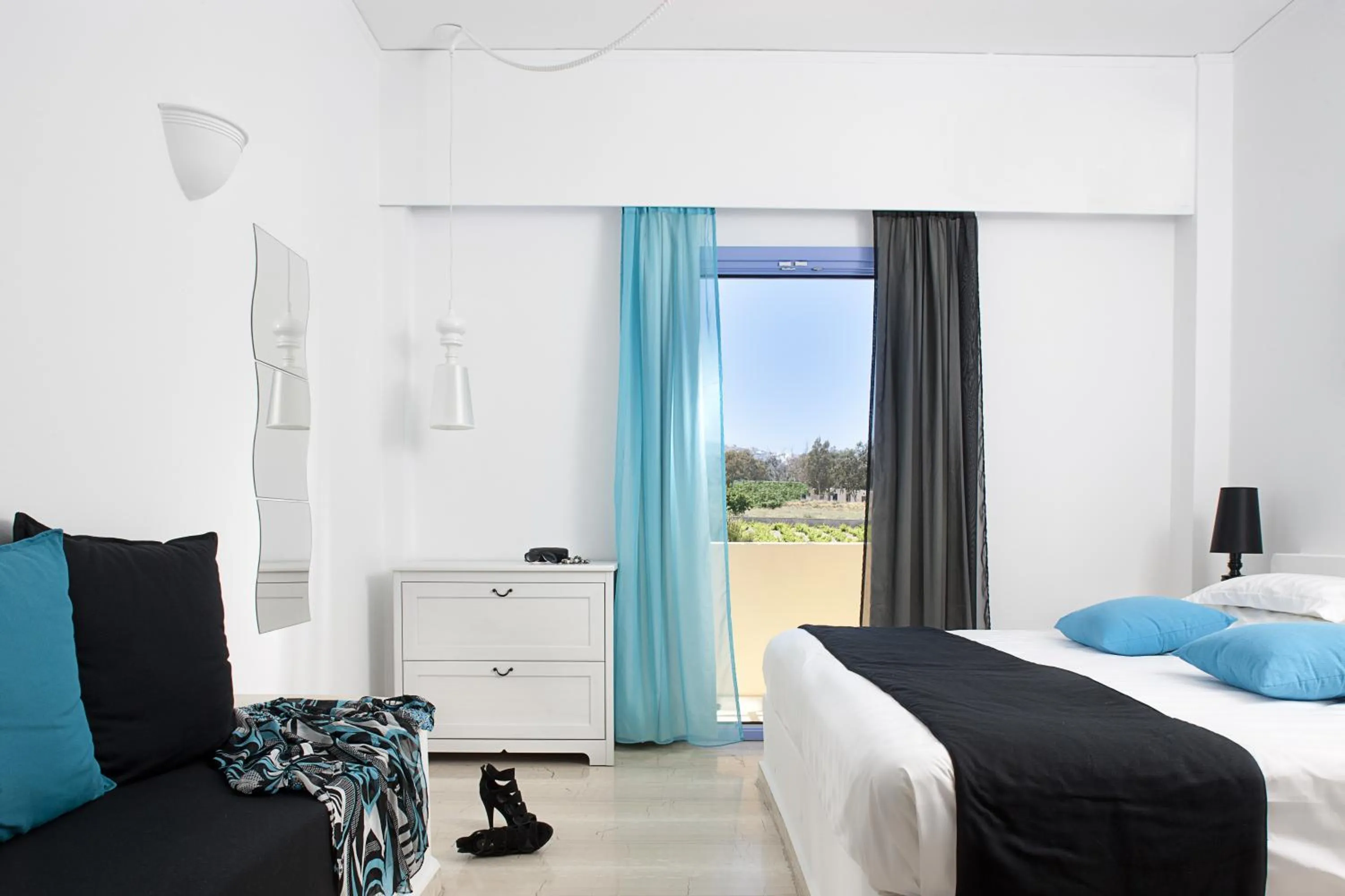 Photo of the whole room, Bed in Acqua Vatos Santorini Hotel