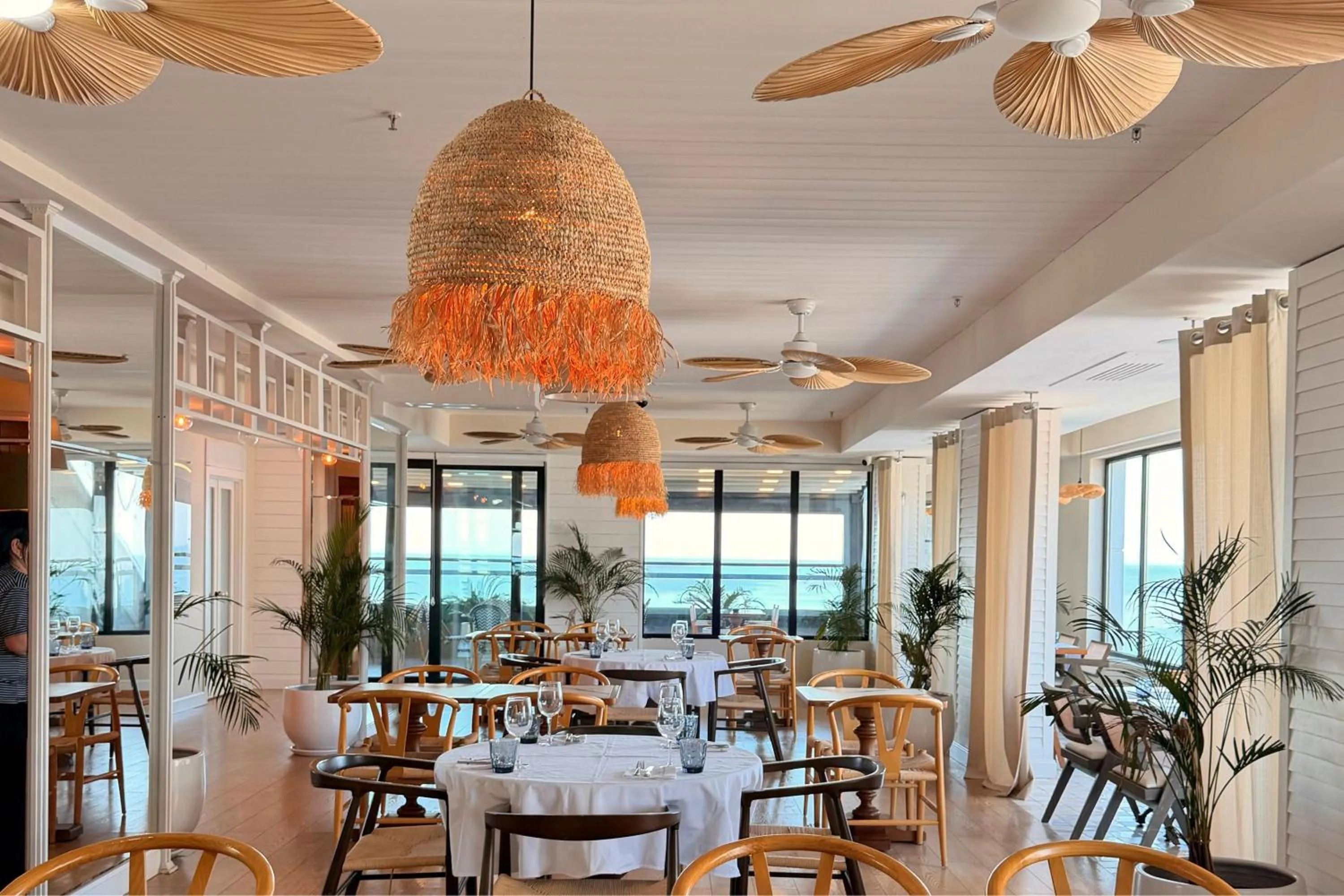 Restaurant/places to eat in The Grandeur Hotel