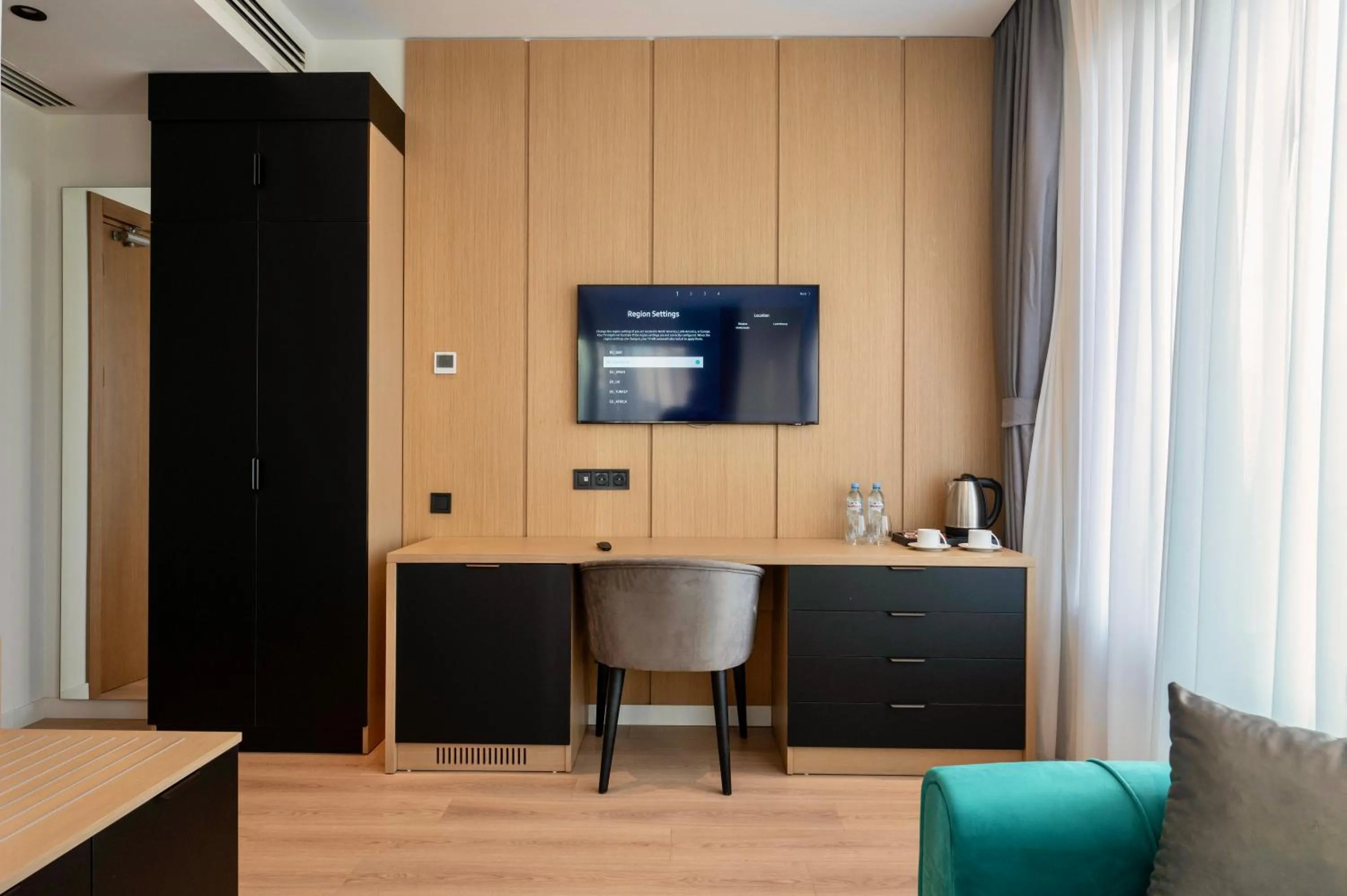 TV and multimedia in The Grandeur Hotel