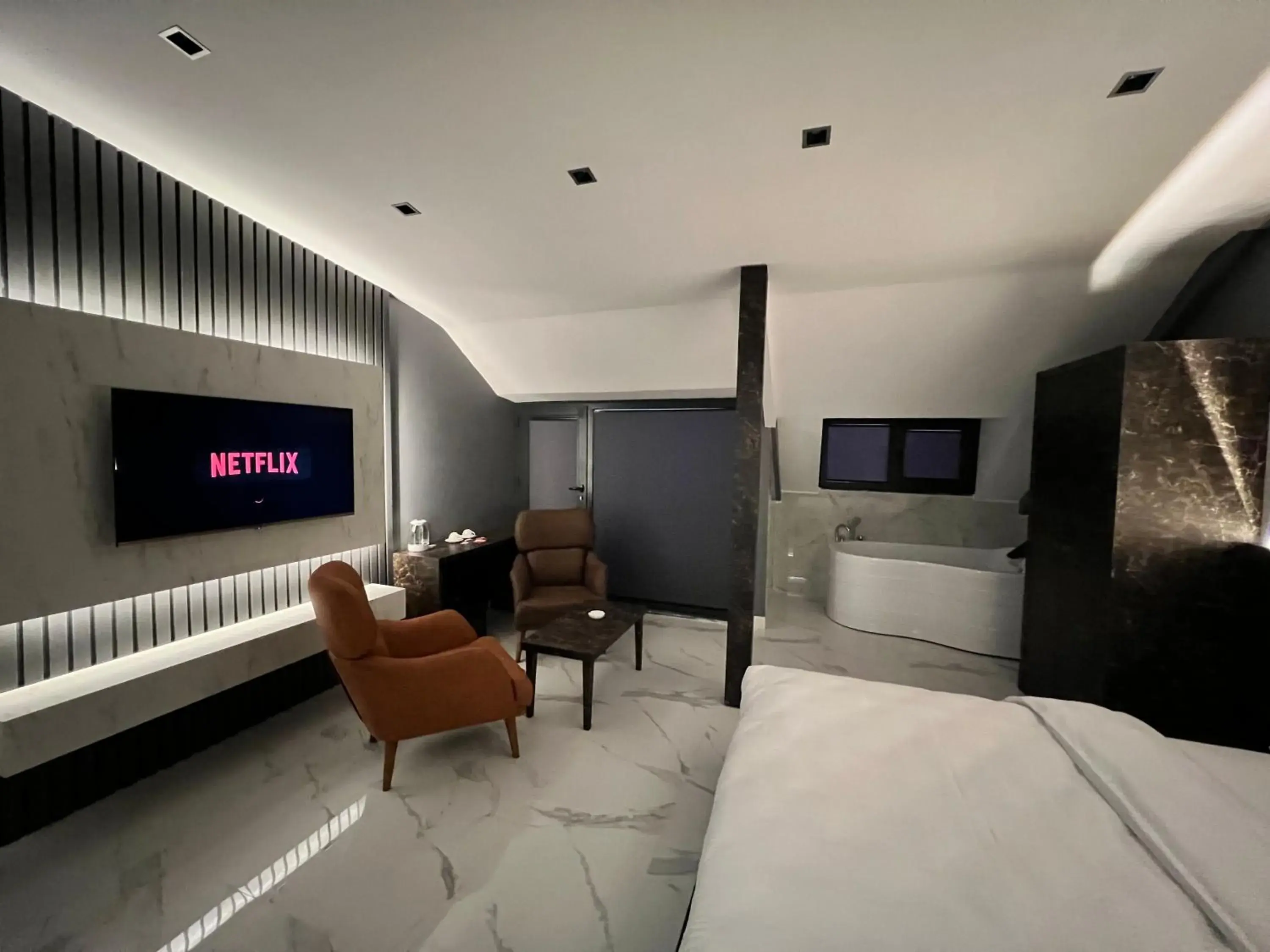 Deluxe King Room in BALA HOTEL Deluxe King Room in BALA HOTEL