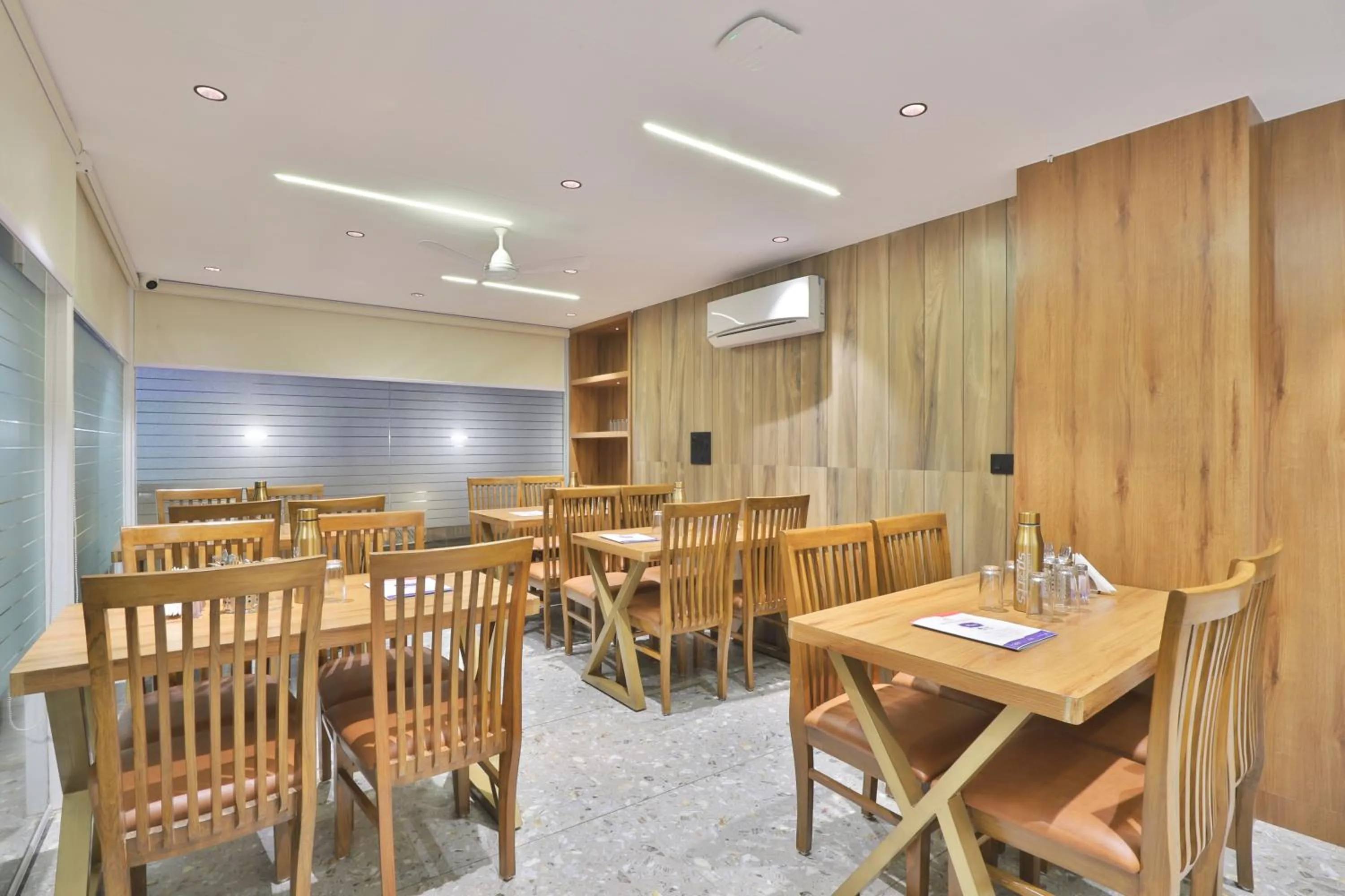 Restaurant/places to eat in HOTEL SURAT