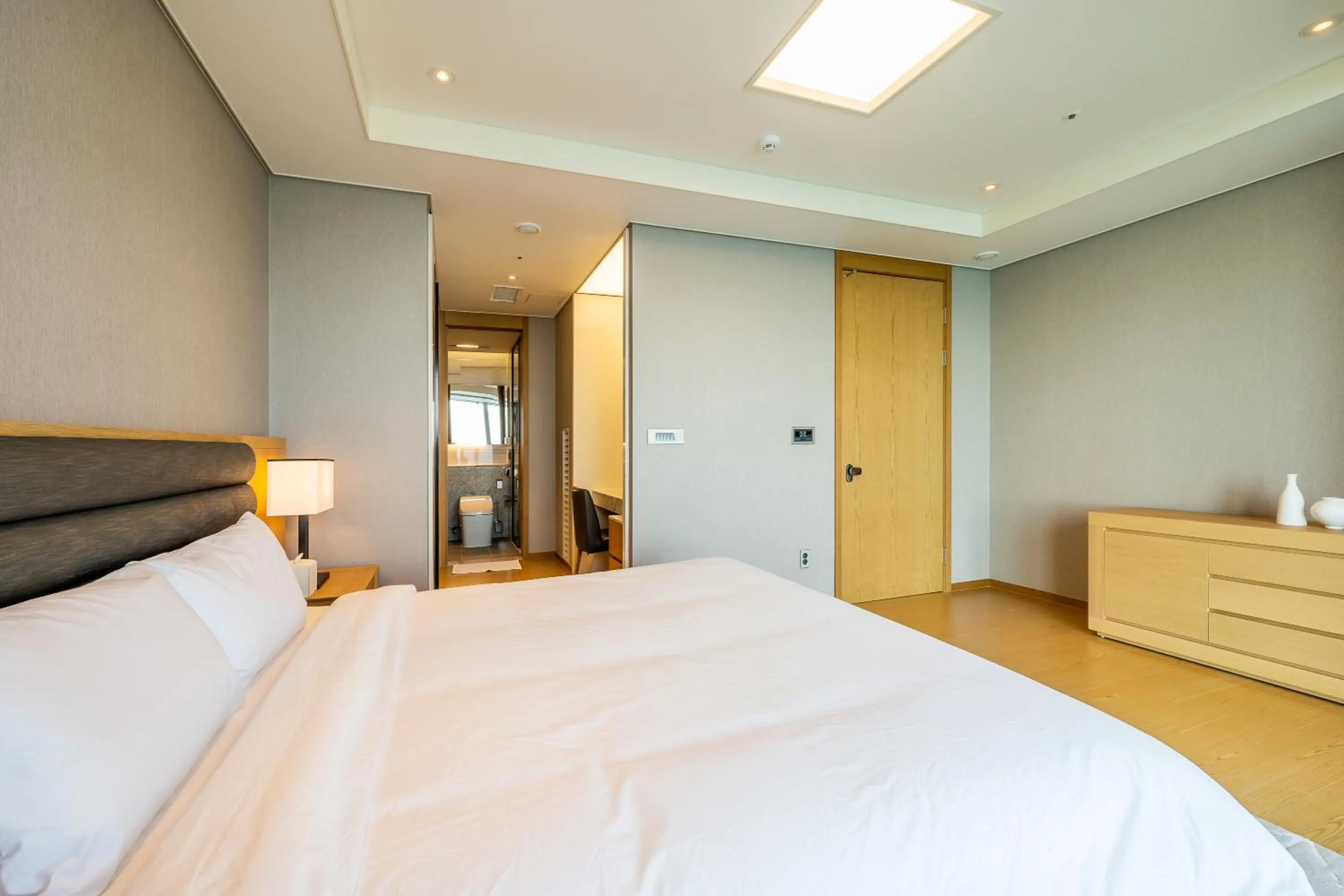 Bed in LCT Residence Y collection