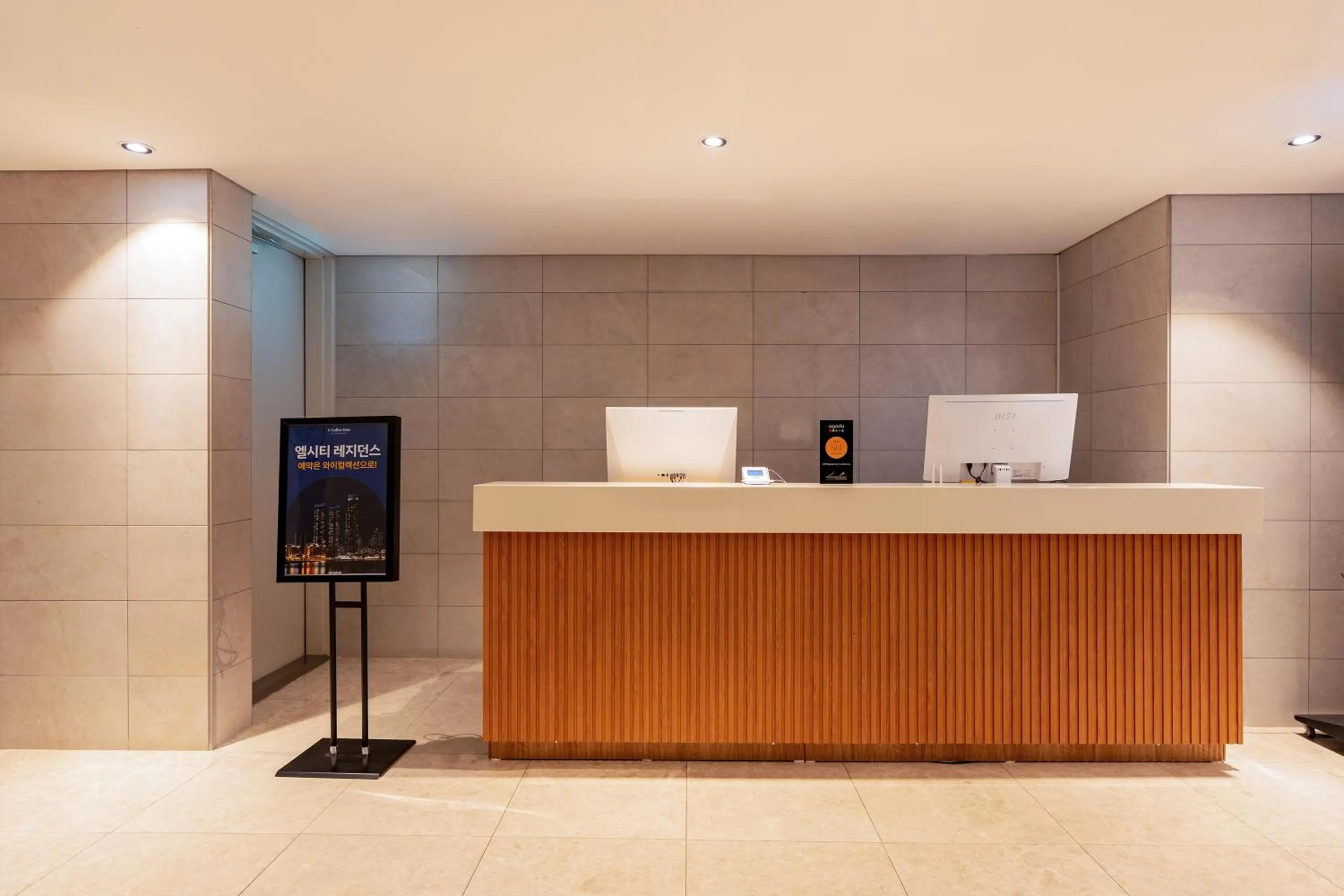 Lobby or reception in LCT Residence Y collection