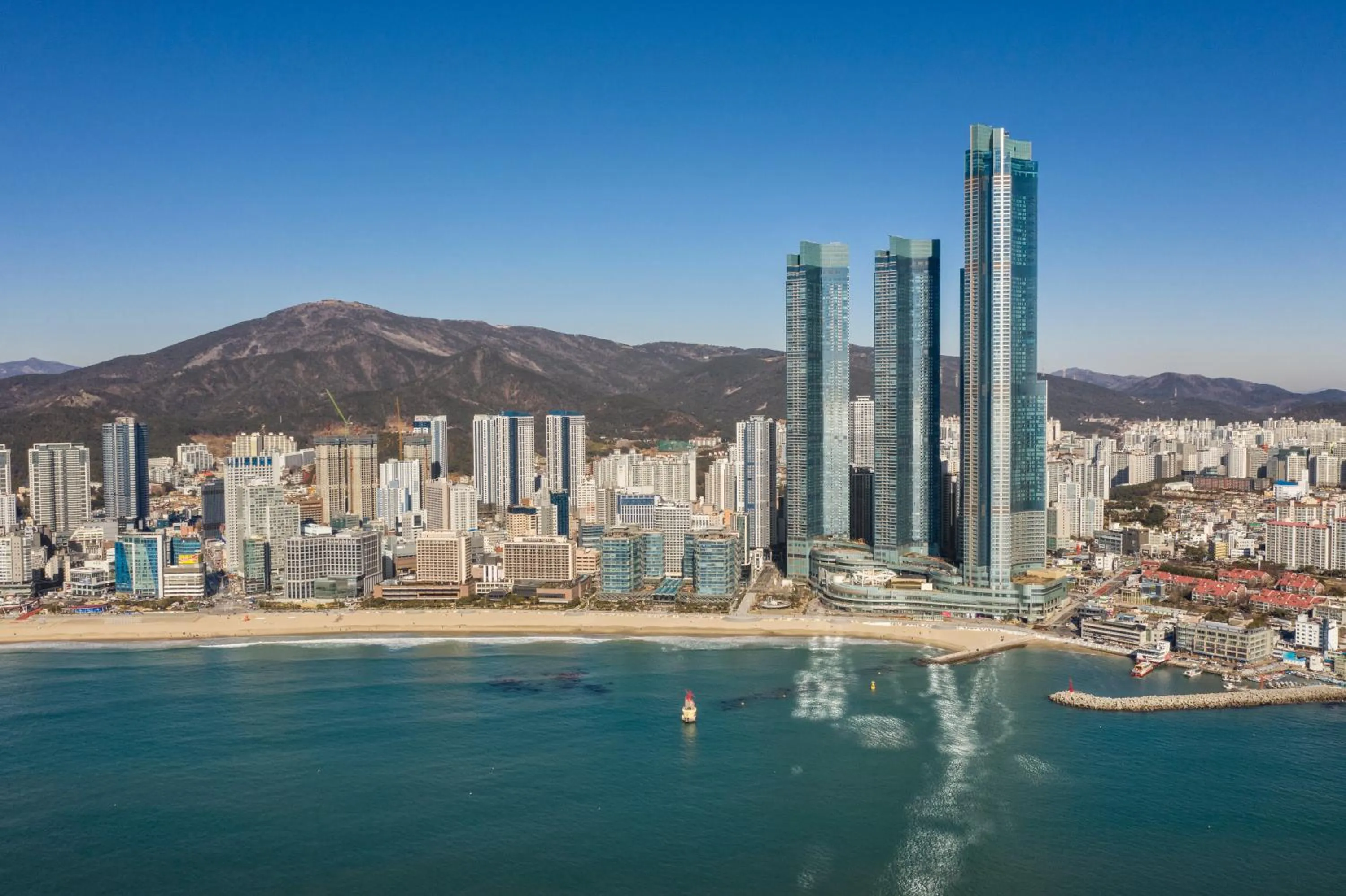 Facade/entrance in LCT Residence Y collection