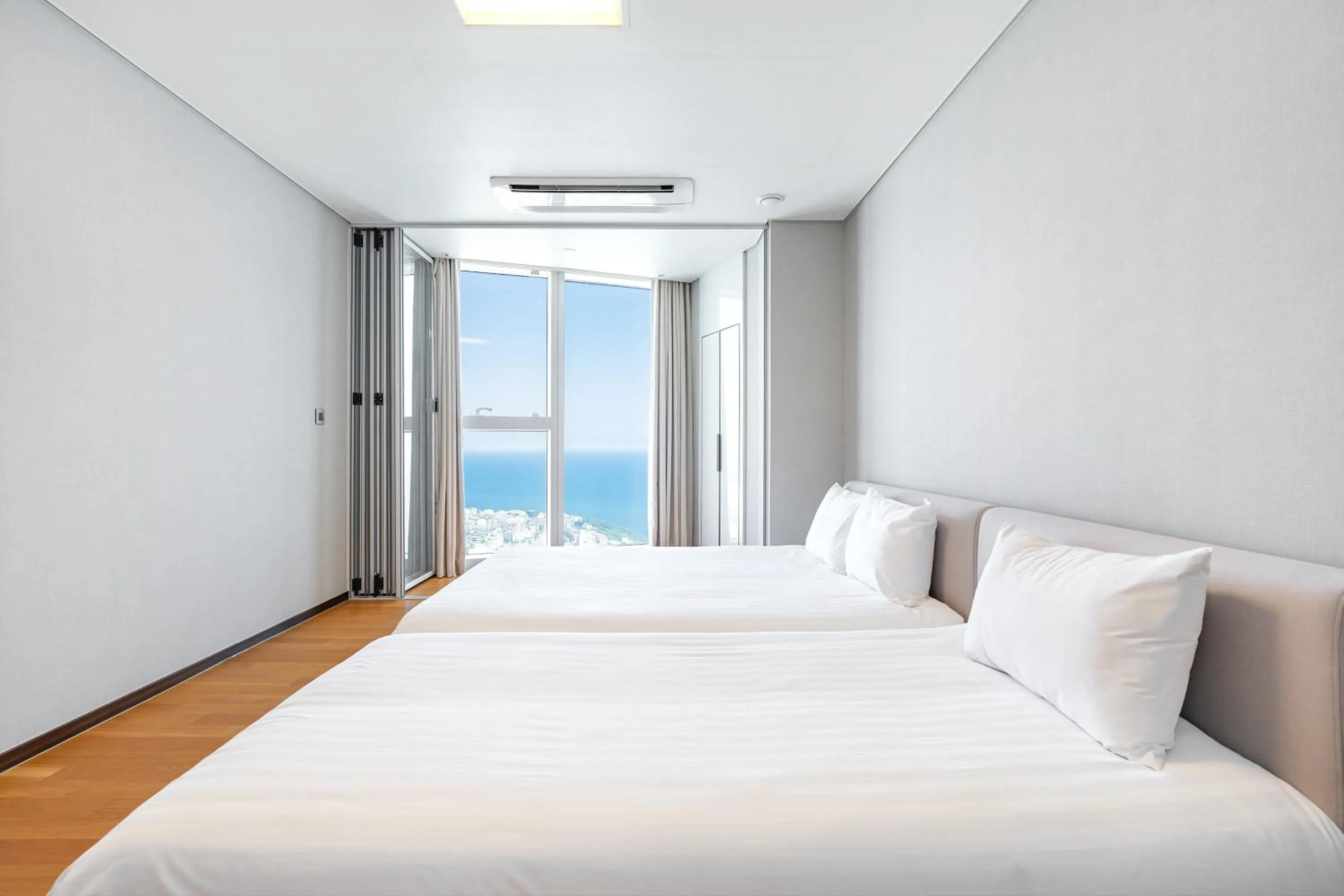 Bed in LCT Residence Y collection