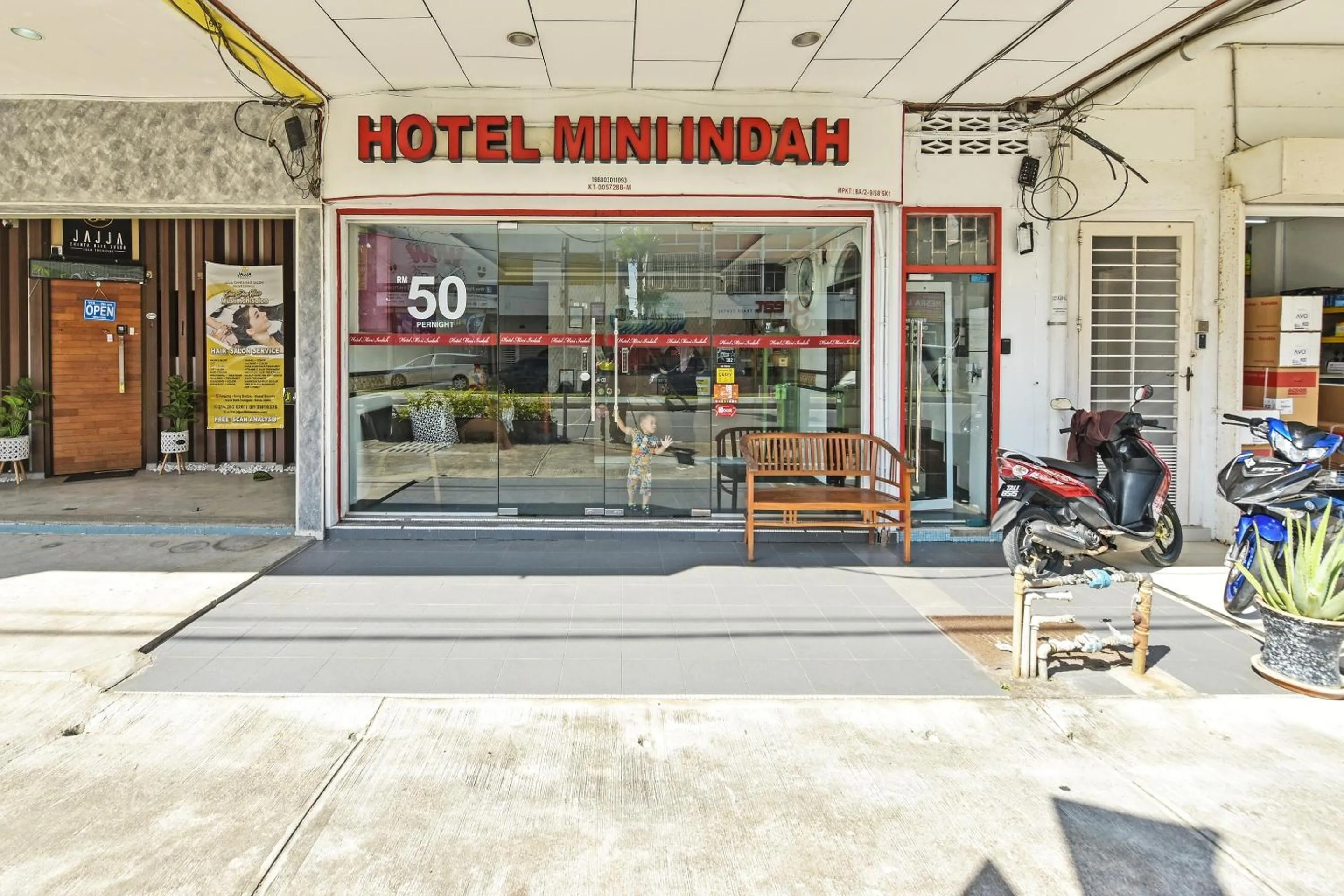 Facade/entrance in Hotel O Mini Indah
