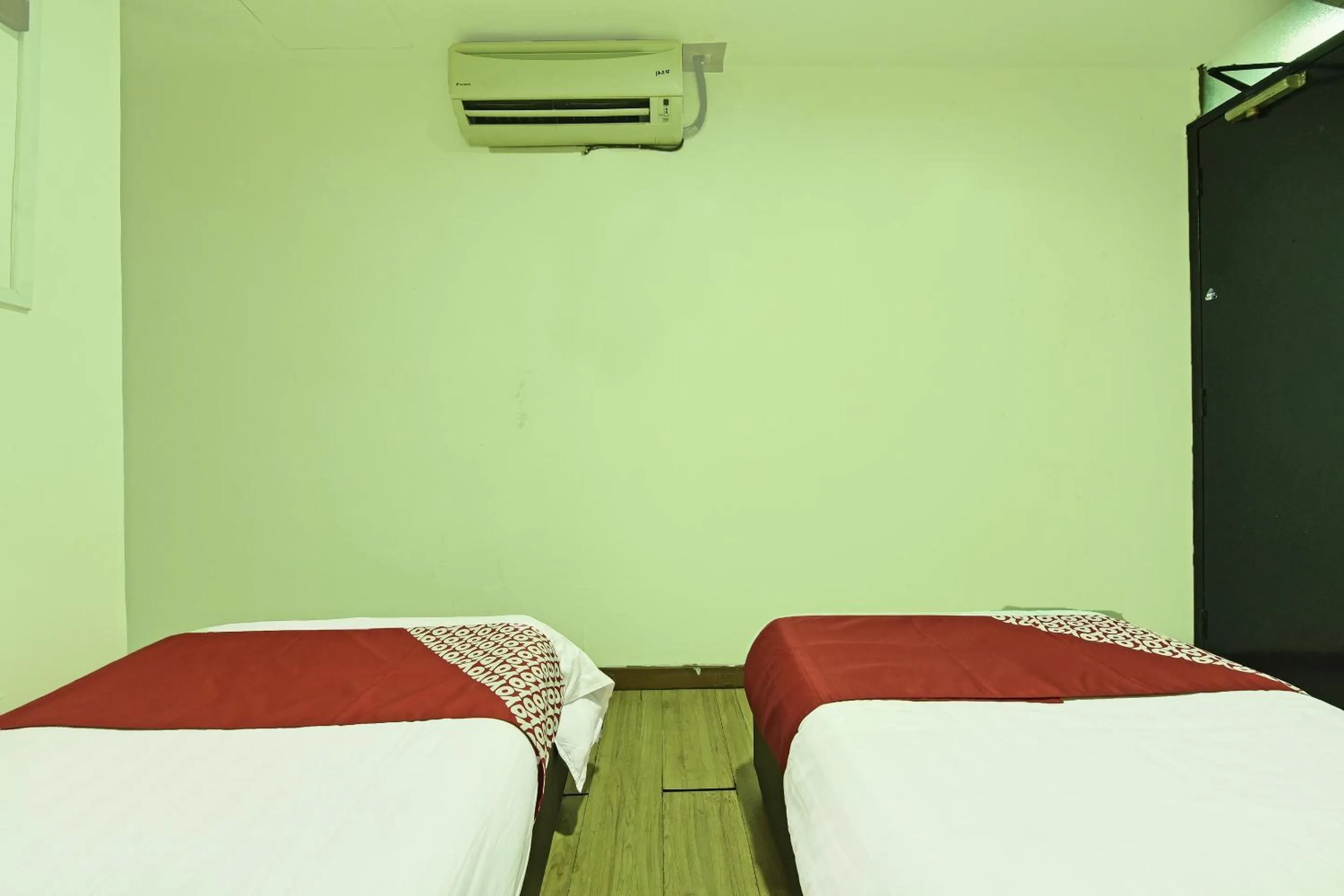 Bedroom, Bed in Hotel O Mini Indah