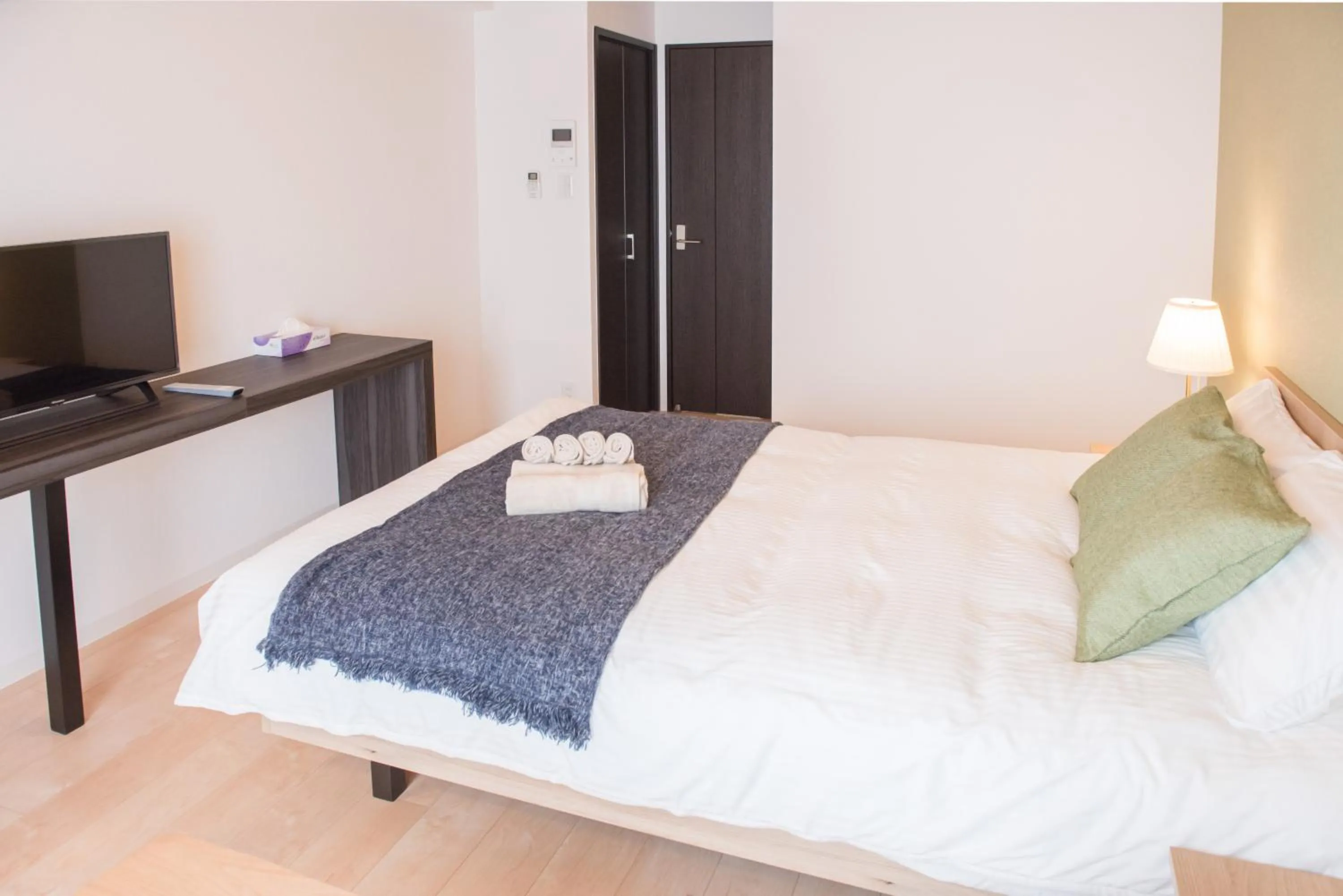 Photo of the whole room, Bed in QUEENS PARK