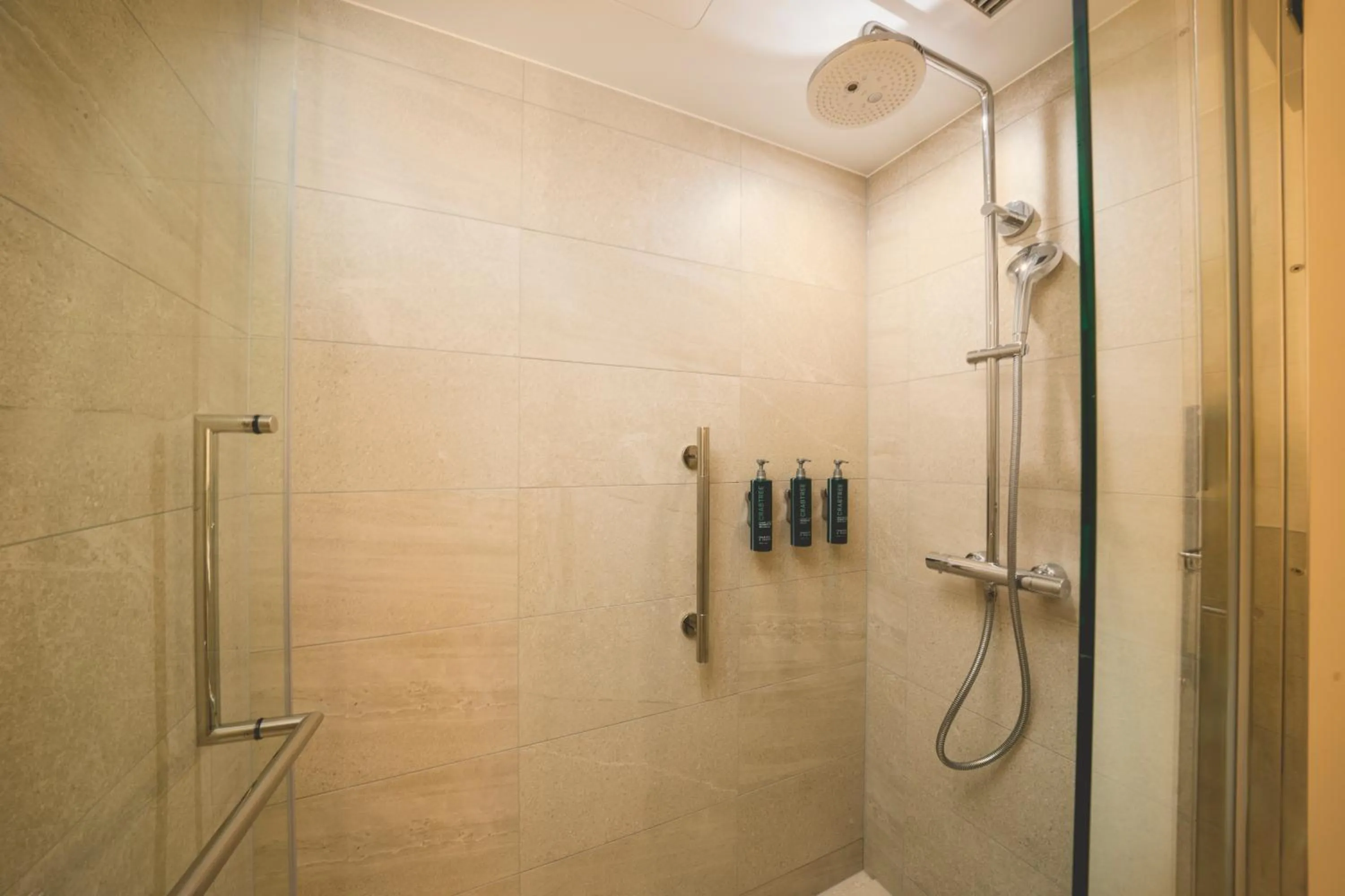 Shower in Hilton Okinawa Miyako Island Resort