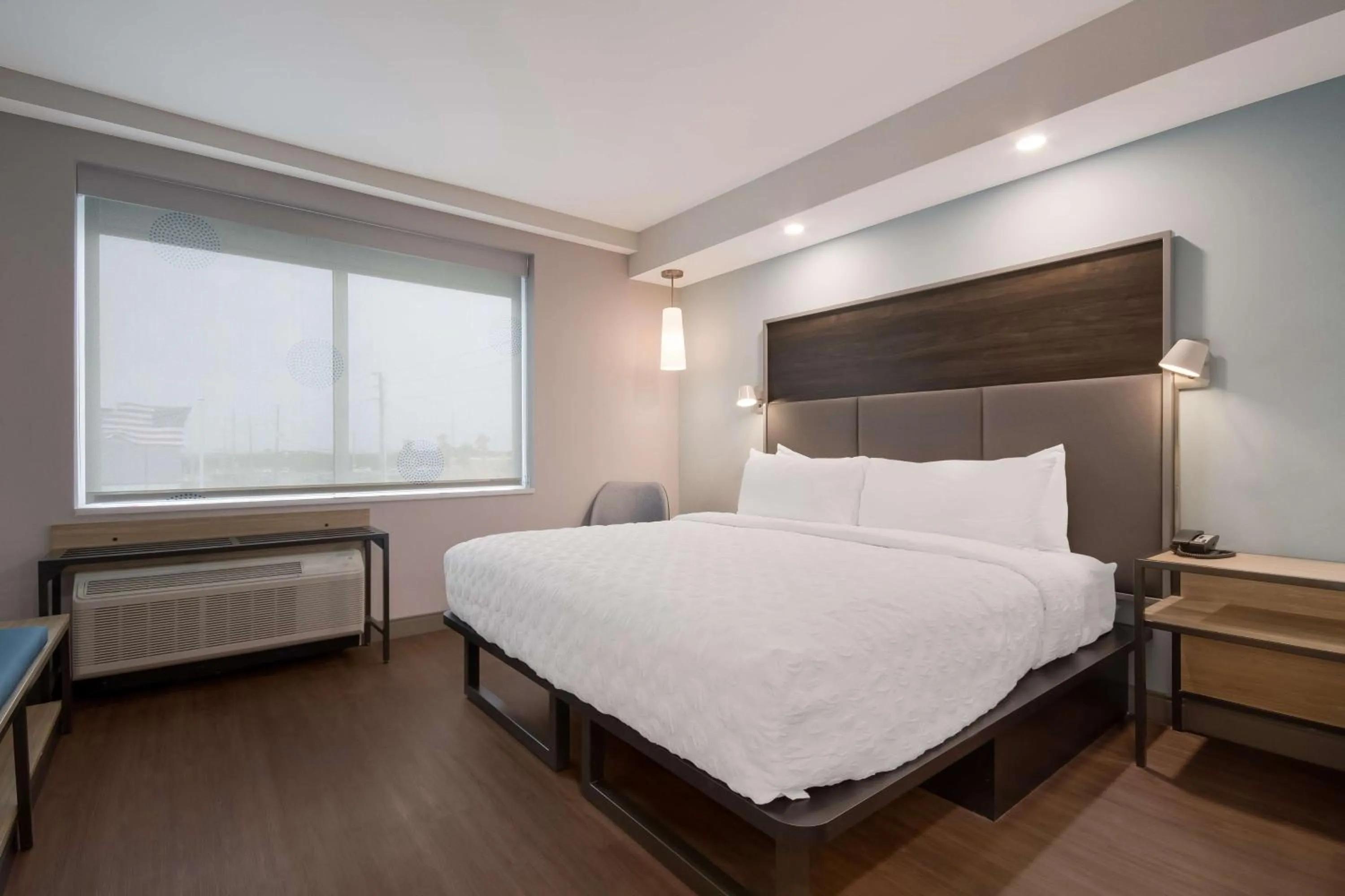 Bed in Tru By Hilton Destin