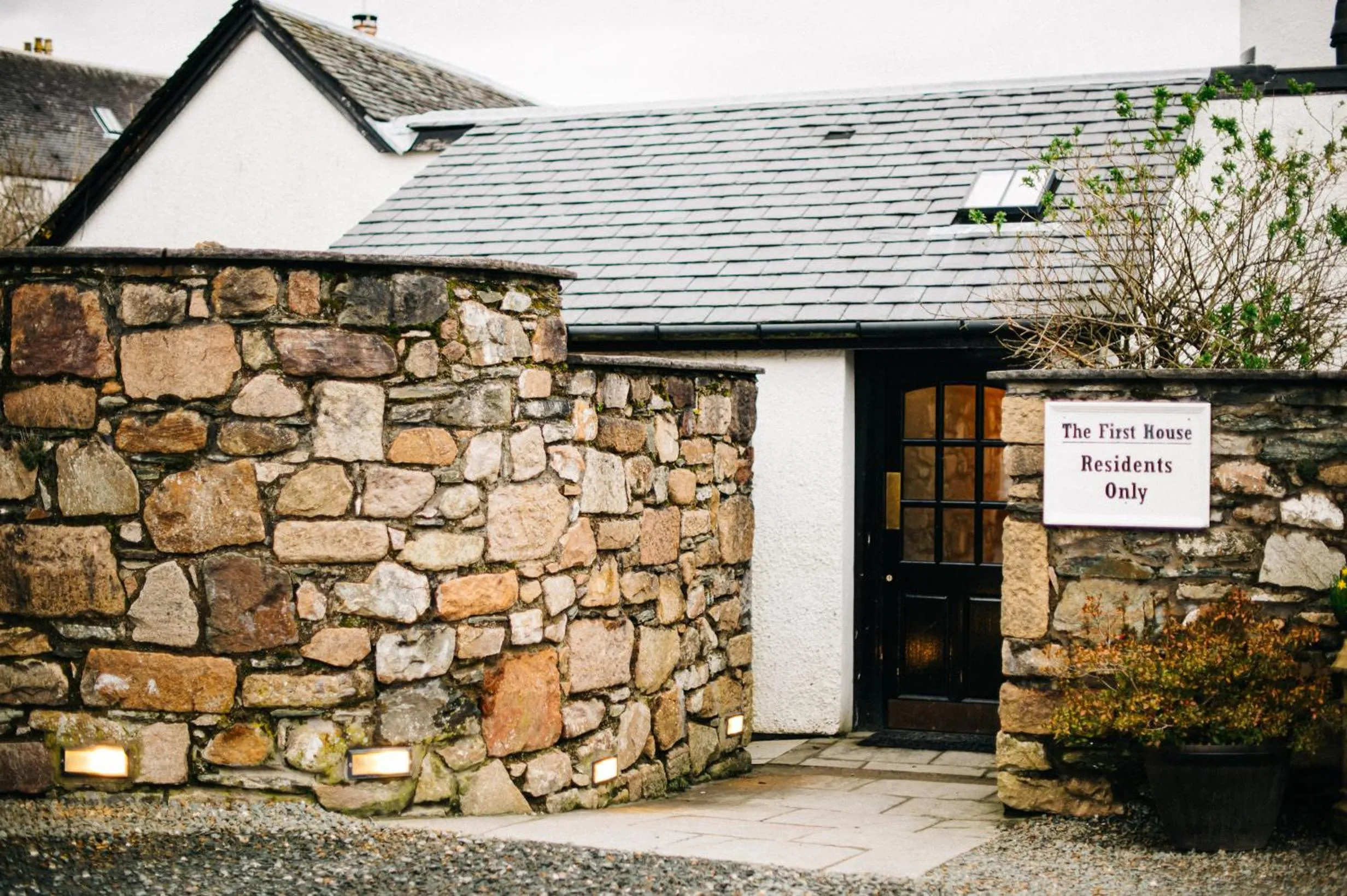 Facade/entrance in The George Hotel