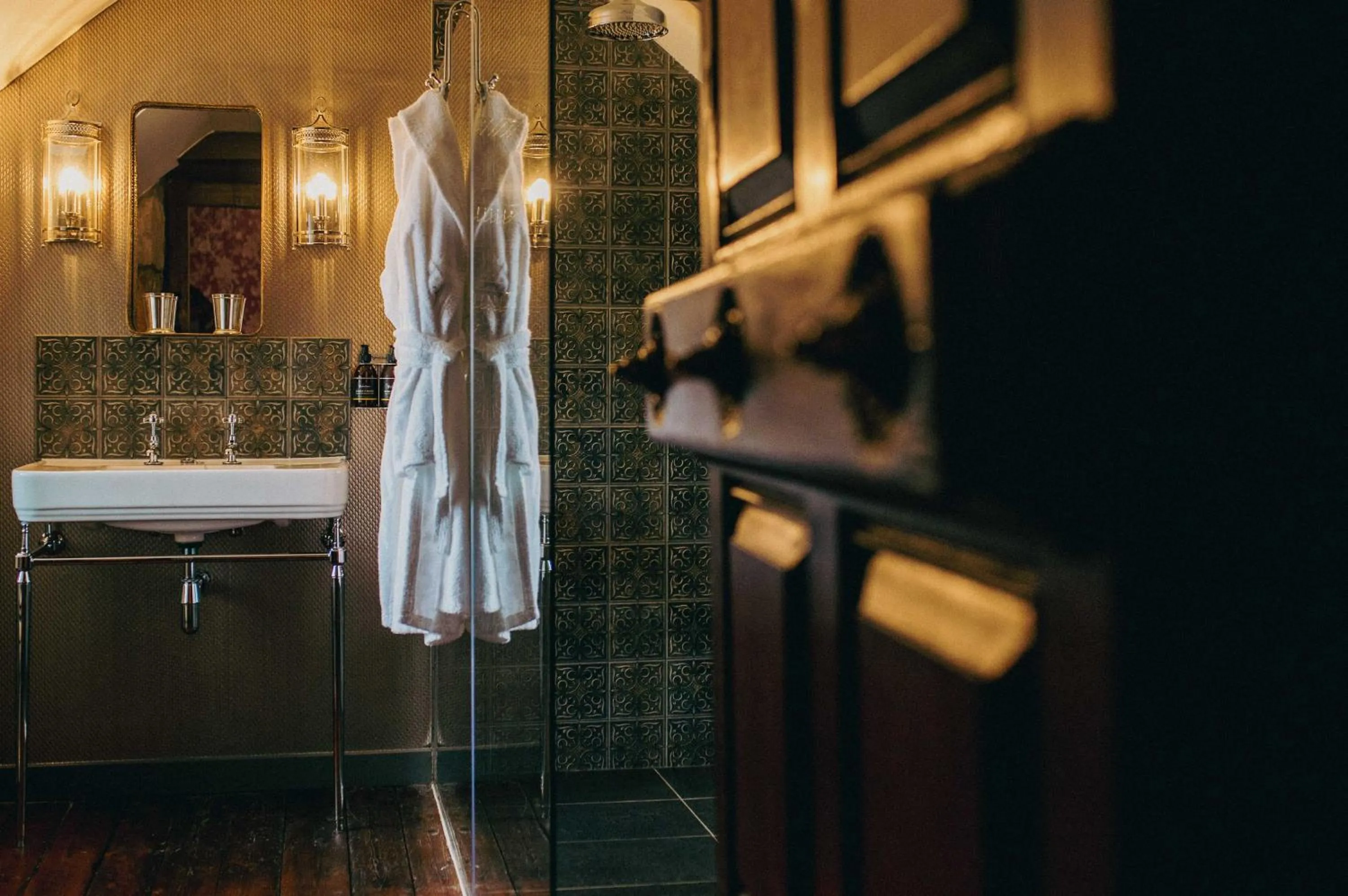 Shower in The George Hotel