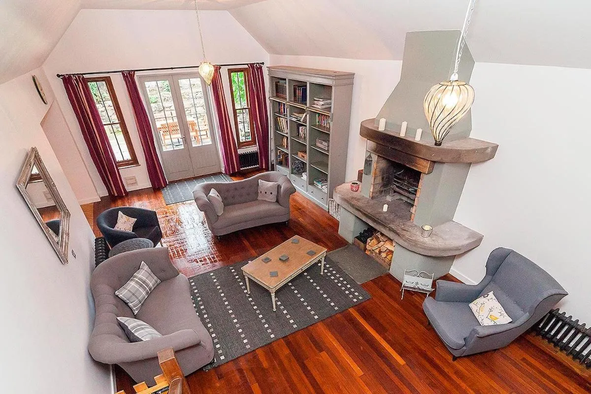 Library in The George Hotel