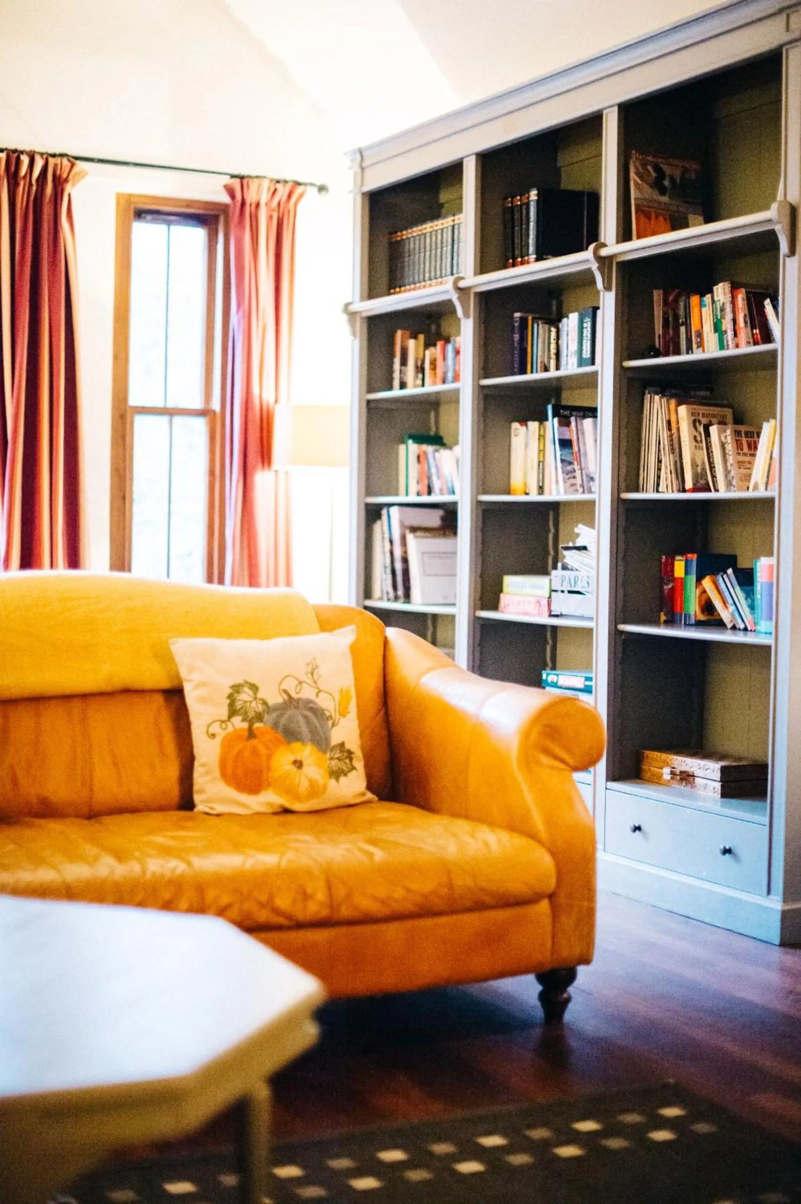 Living room in The George Hotel