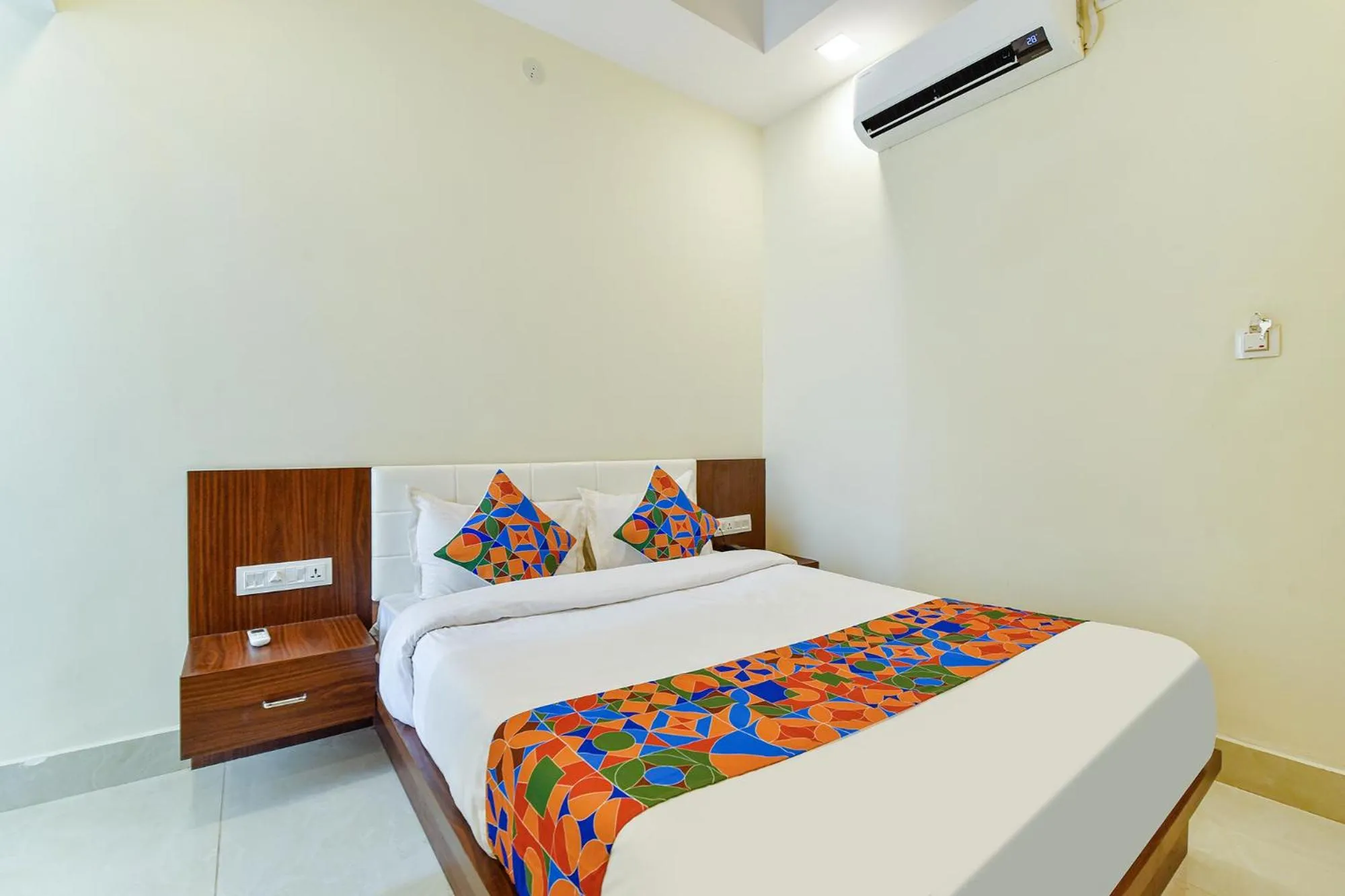 Bed in FabHotel Diamond I