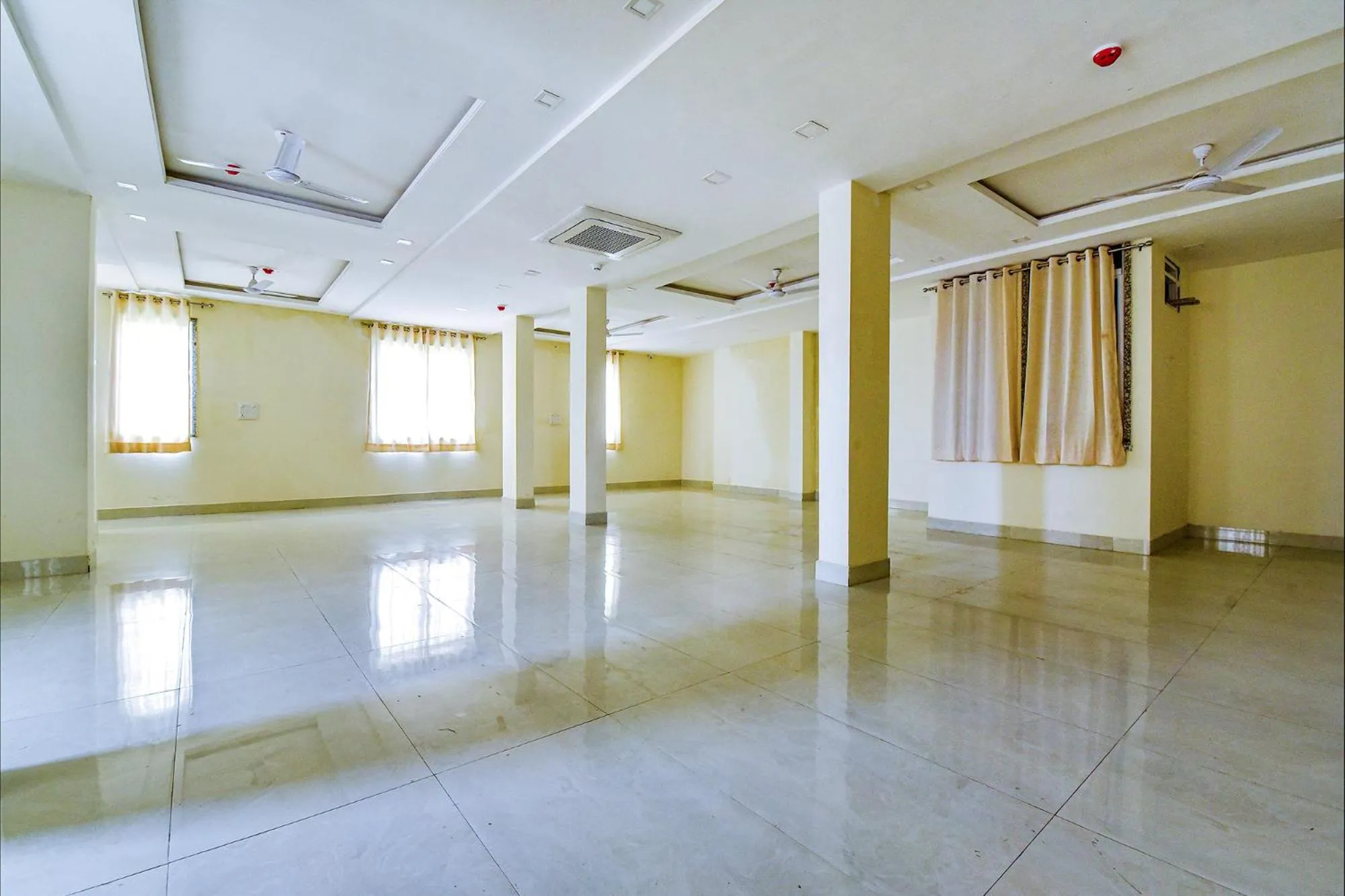 Lobby or reception in FabHotel Diamond I