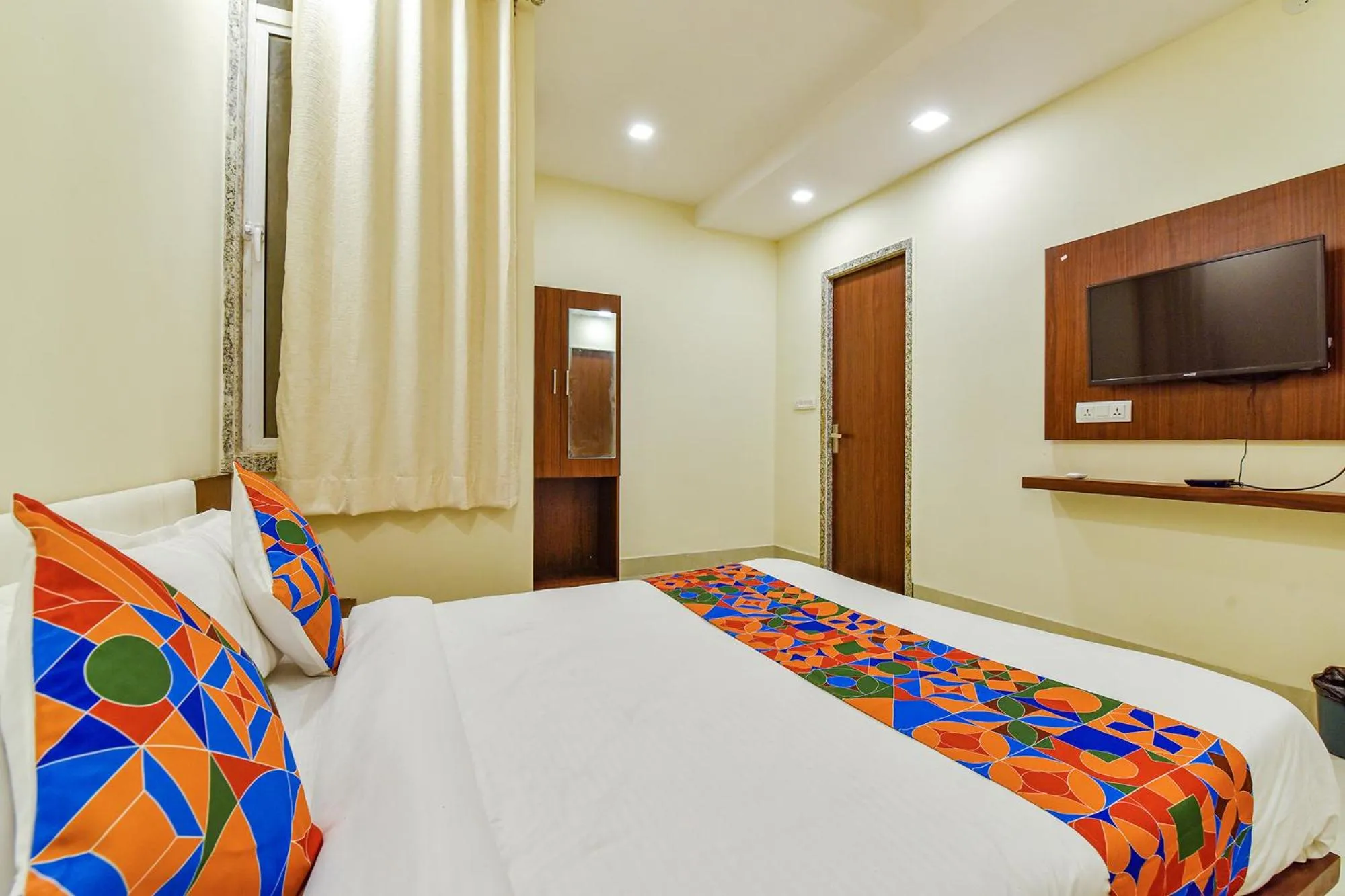 Bed in FabHotel Diamond I