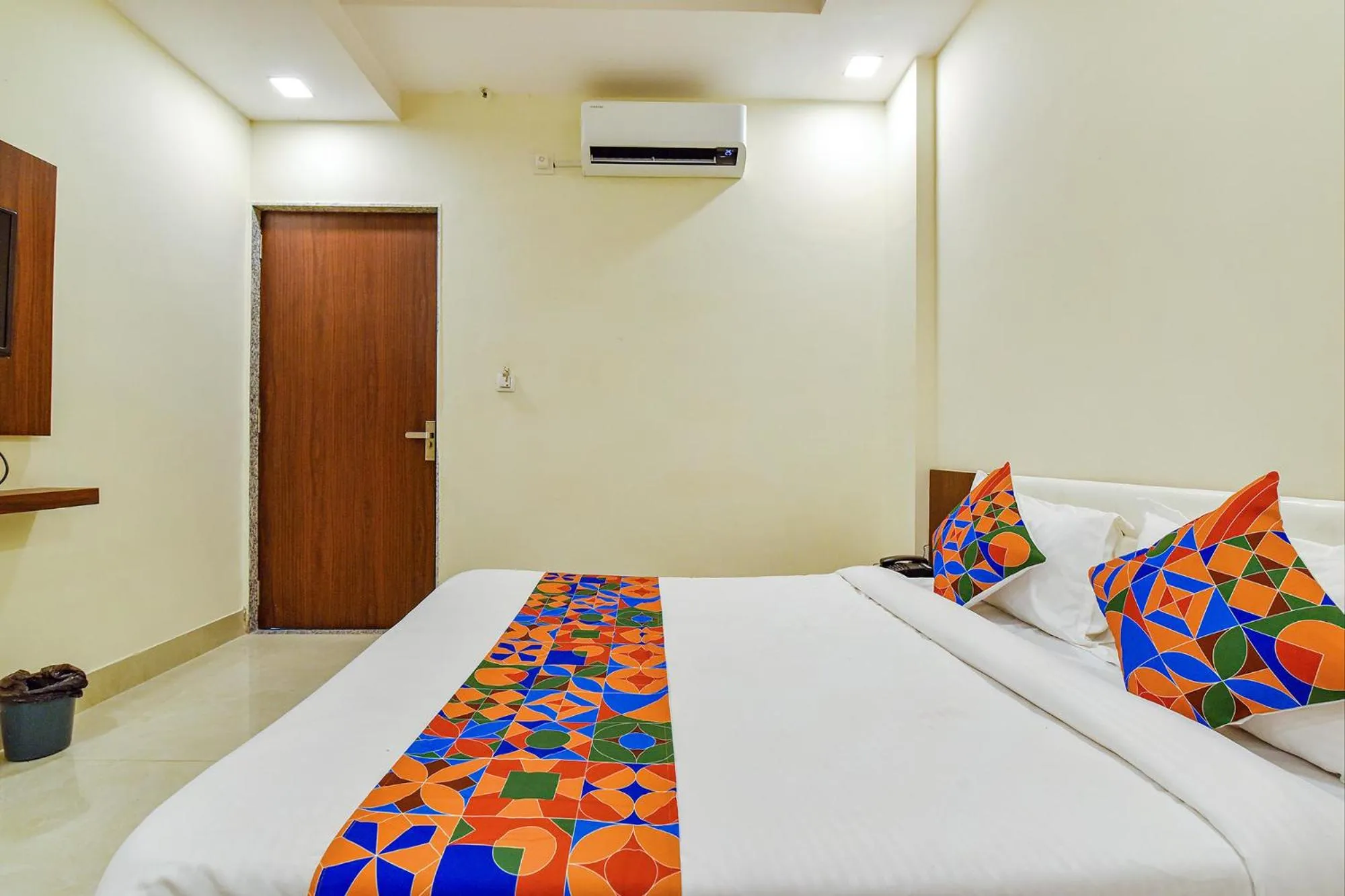 Bed in FabHotel Diamond I