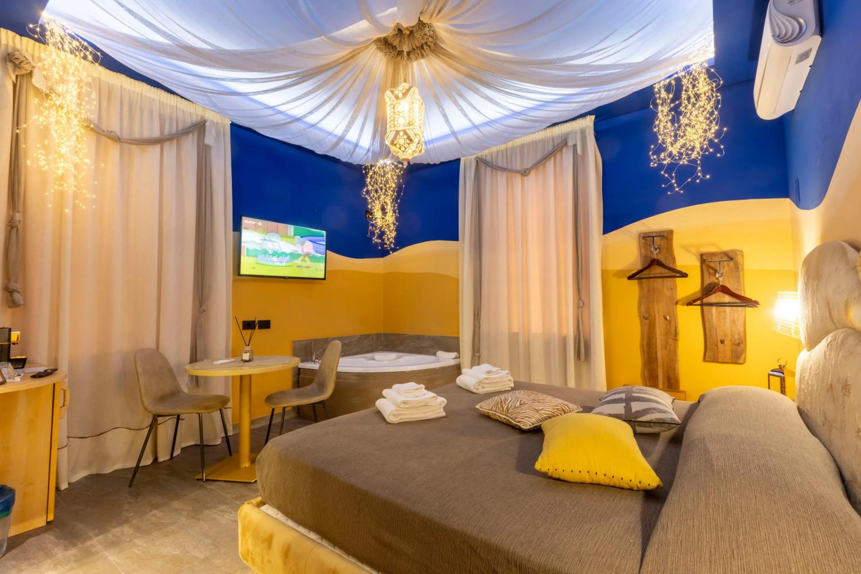 Bedroom, Bed in Suite Dreams Montecatini