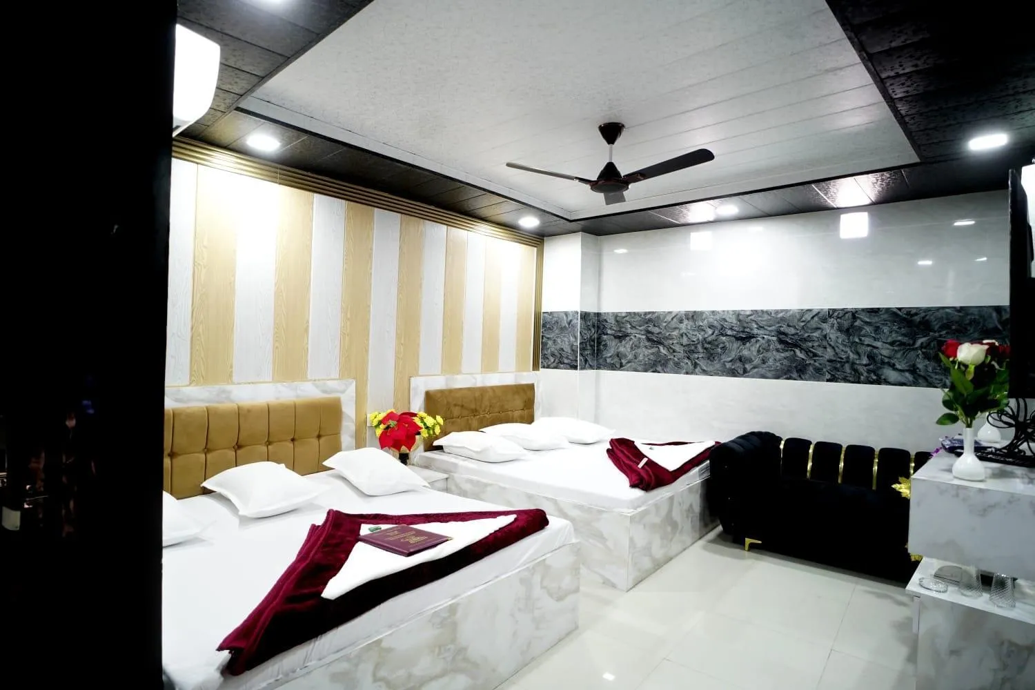 Hotel Kaaynat Royale 5 Min. Walking Distance from Dargah