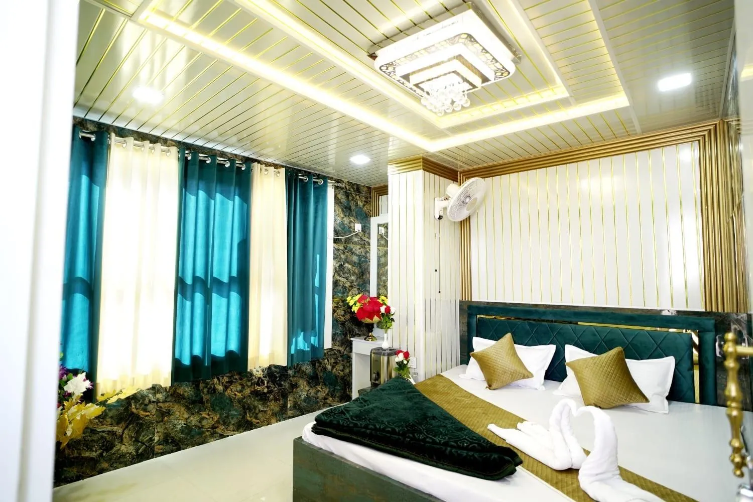 Hotel Kaaynat Royale 5 Min. Walking Distance from Dargah
