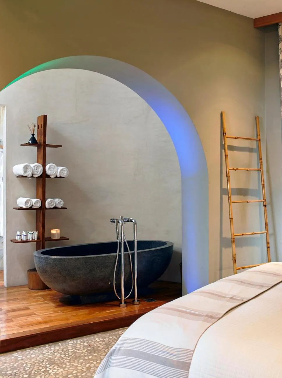 Bath, Bed in The Giri Residence