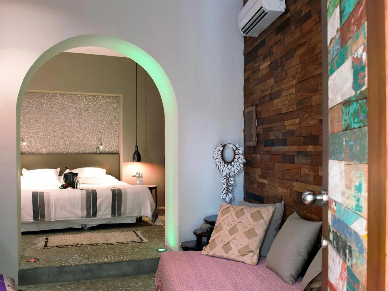 Living room, Bed in The Giri Residence