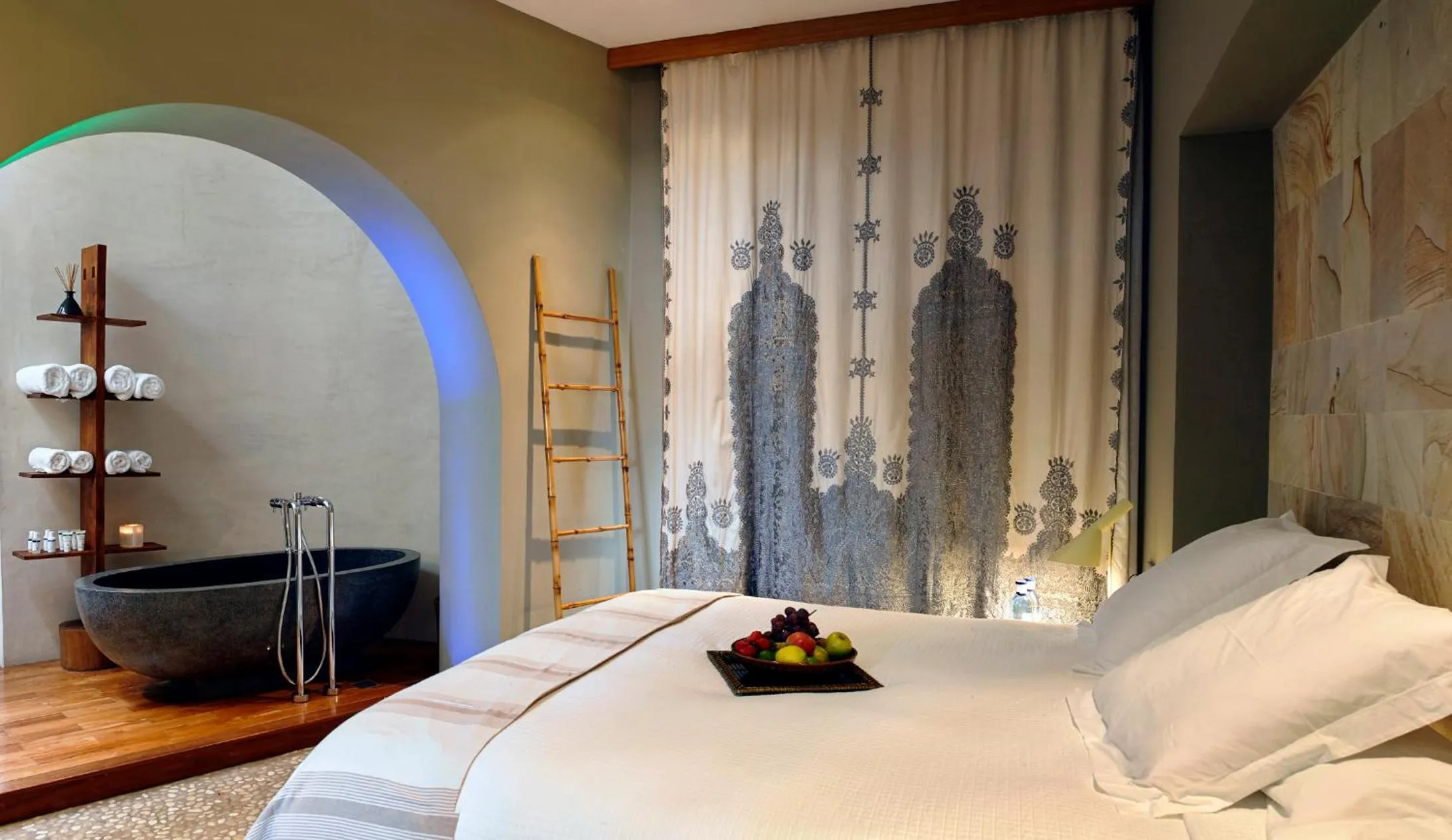 Photo of the whole room, Bed in The Giri Residence