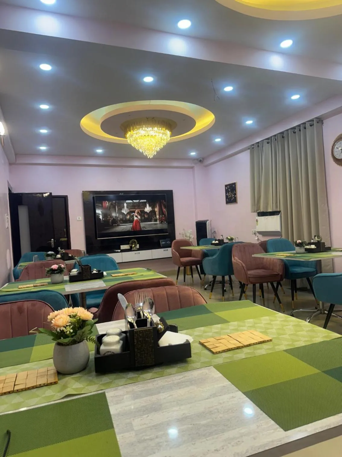 Restaurant/places to eat in Hotel Buddha International