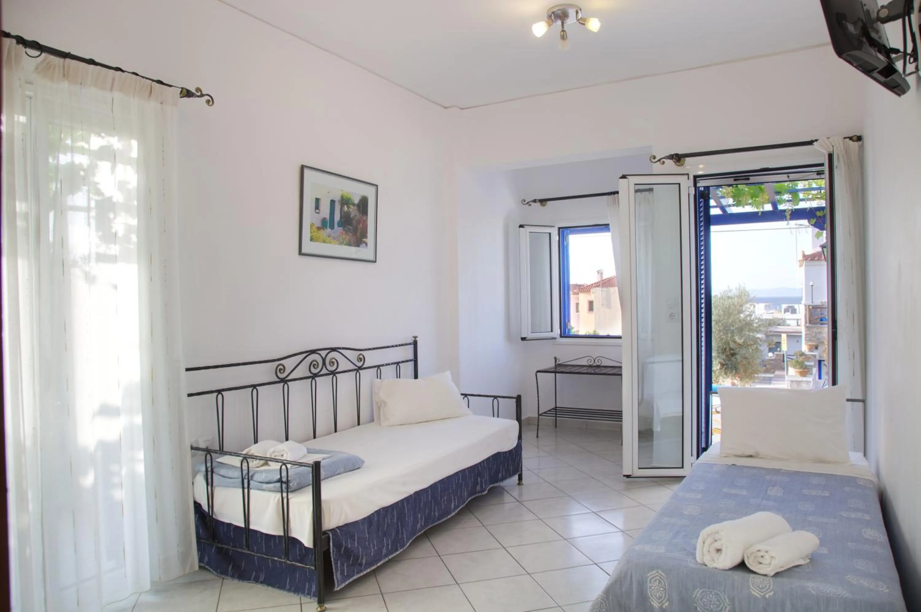 Photo of the whole room, Bed in Hotel Andreas - Agistri (Skala)