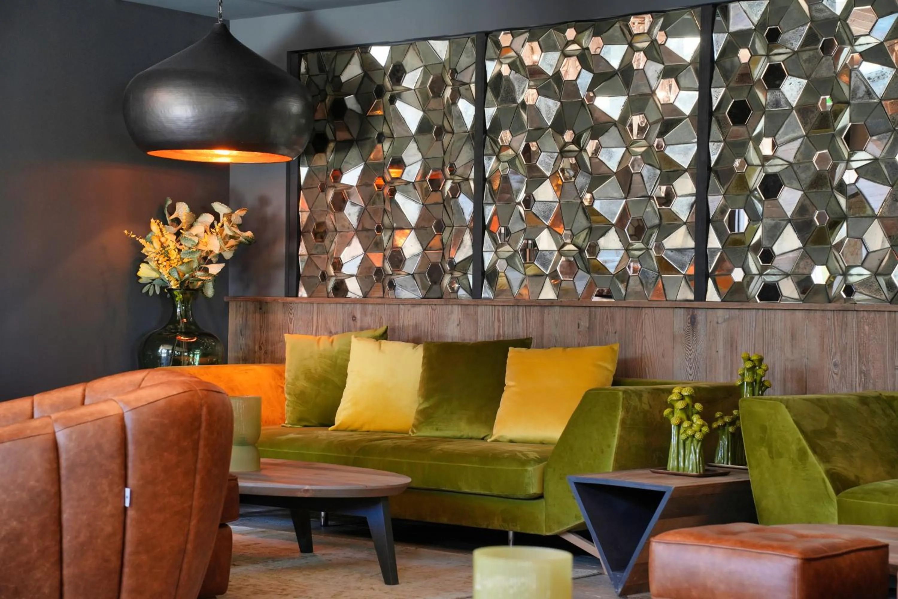 Lounge or bar in Les Regalia Hôtel & Spa