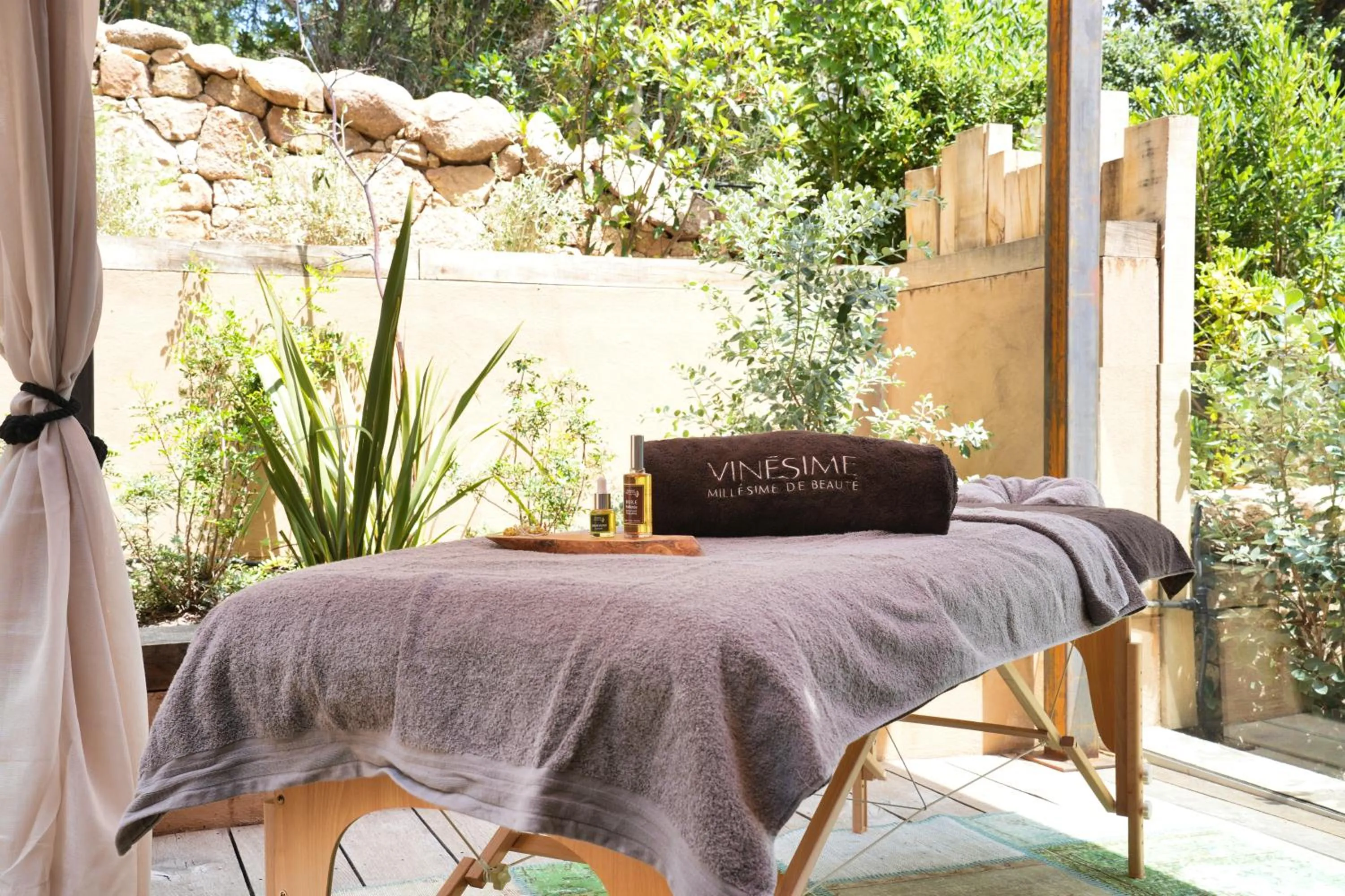 Natural landscape in Les Regalia Hôtel & Spa