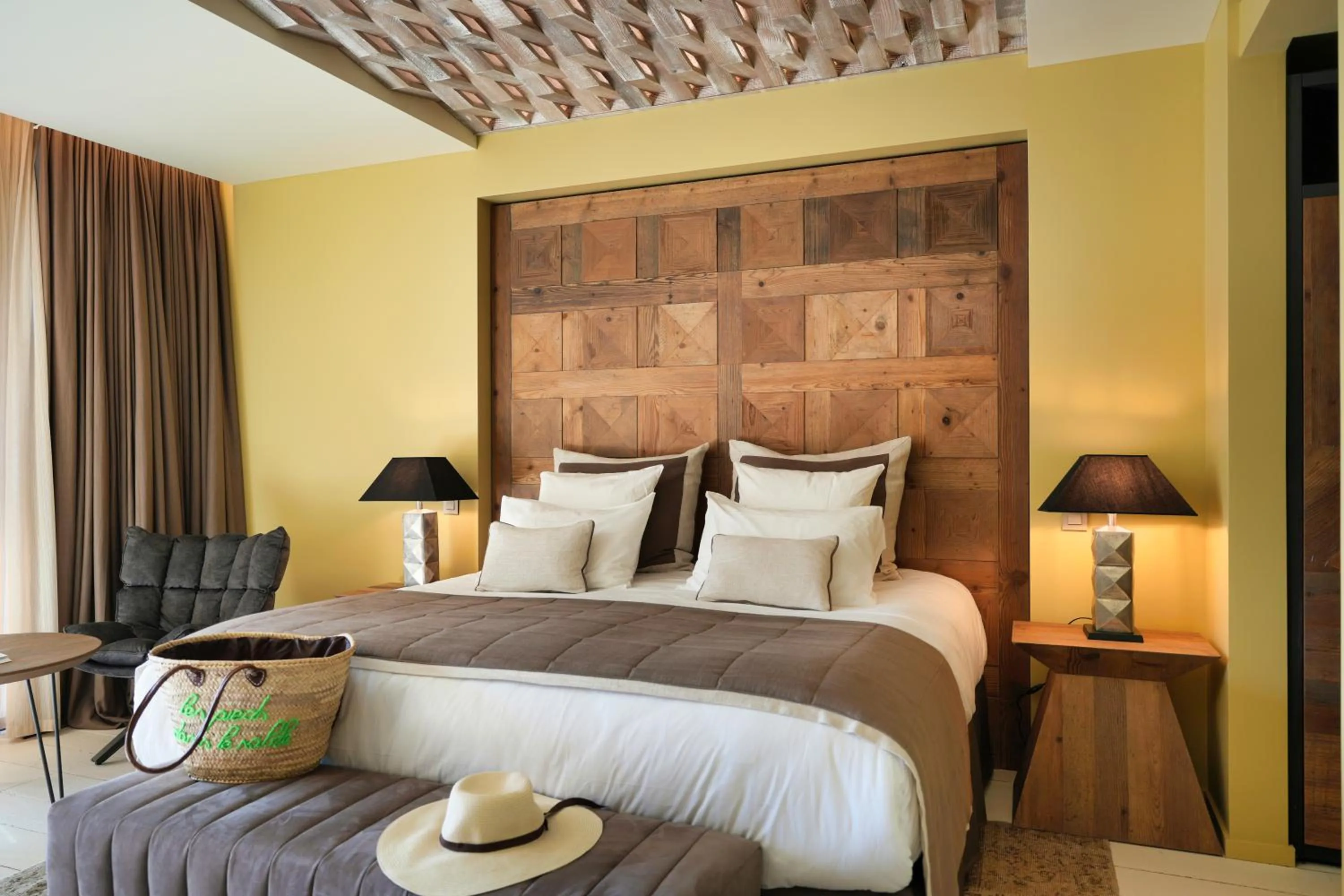 Bedroom, Bed in Les Regalia Hôtel & Spa