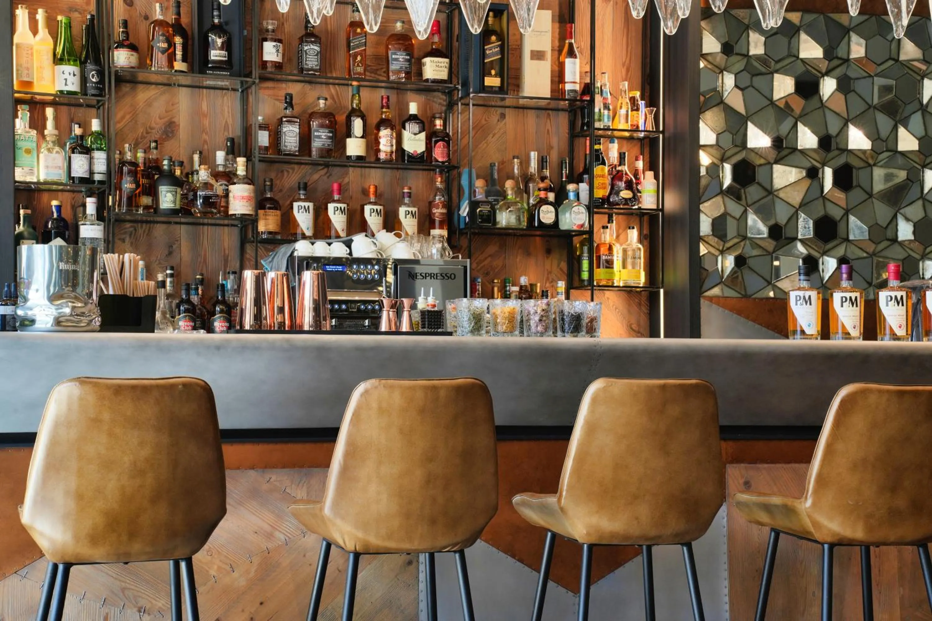 Lounge or bar in Les Regalia Hôtel & Spa