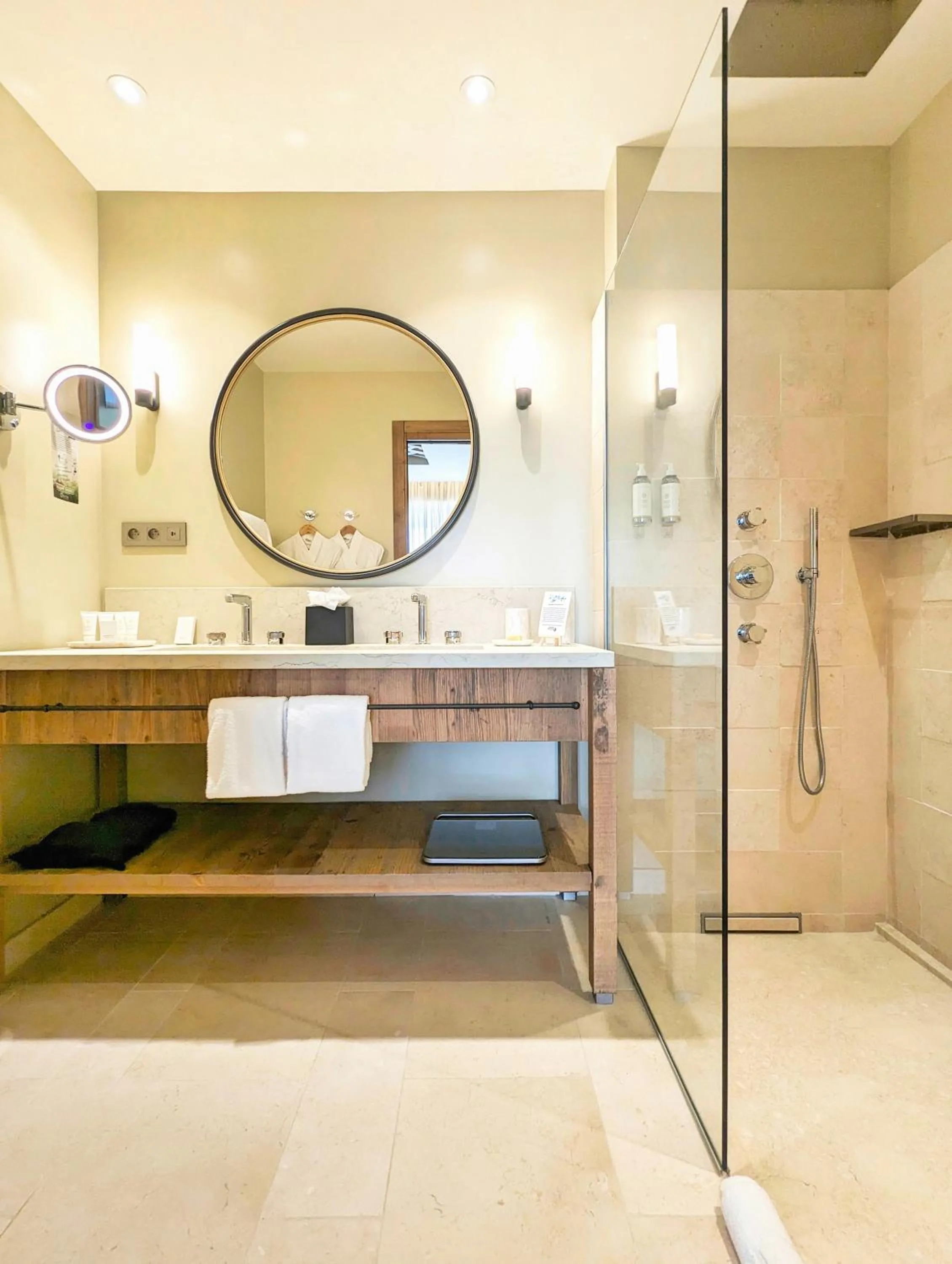 Bathroom in Les Regalia Hôtel & Spa